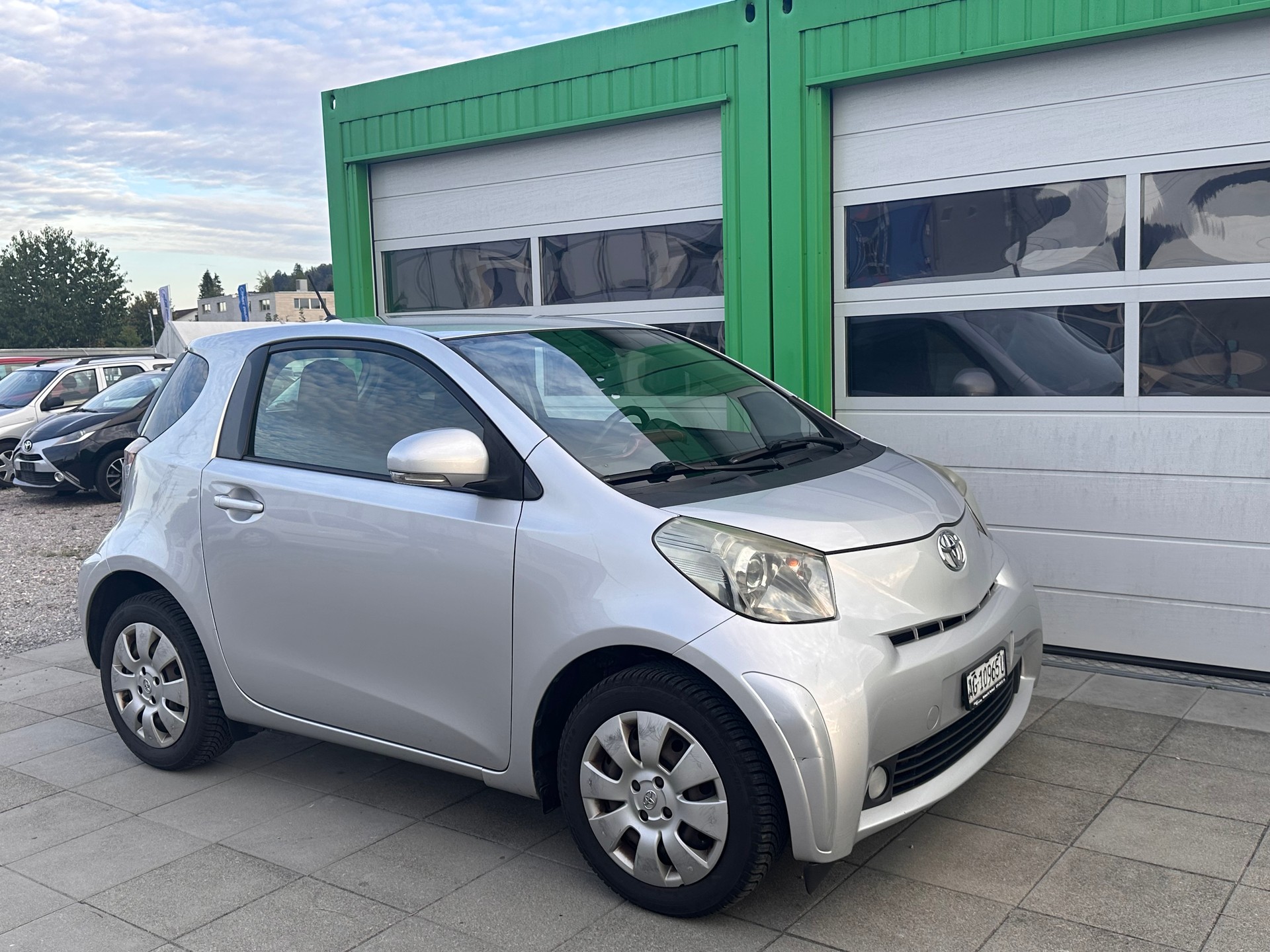TOYOTA iQ 1.33 Dual VVT-i Linea Sol Premium Multidrive-image-2
