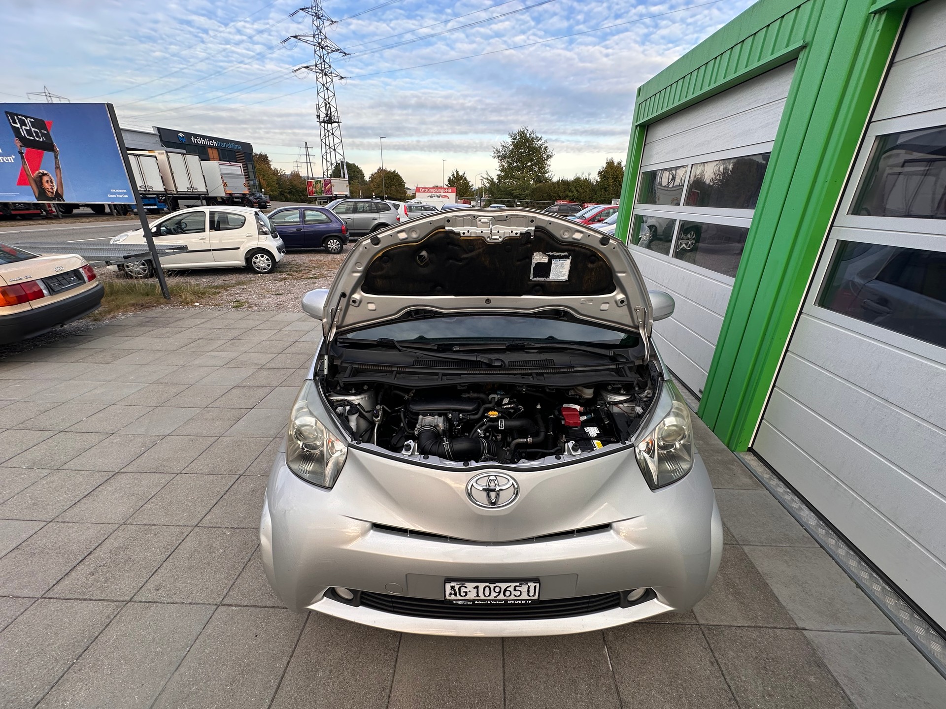 TOYOTA iQ 1.33 Dual VVT-i Linea Sol Premium Multidrive-image-9