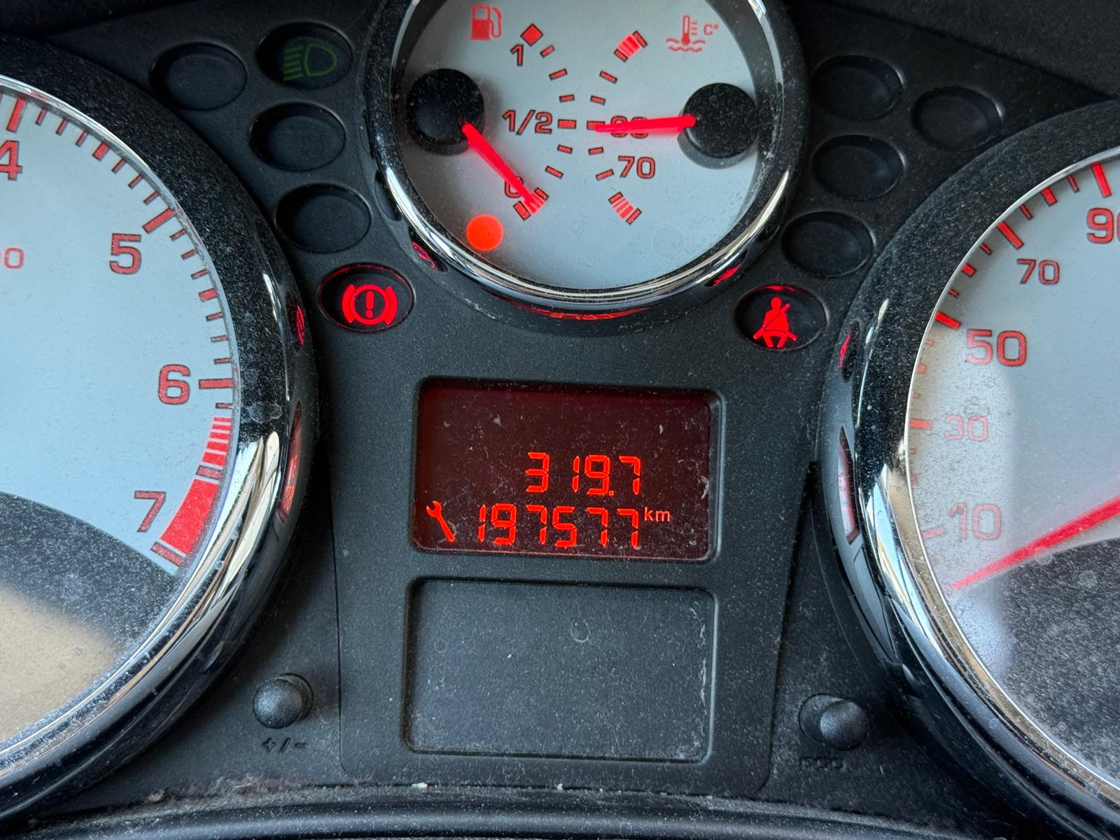 PEUGEOT 207 1.6 16V Allure-image-7