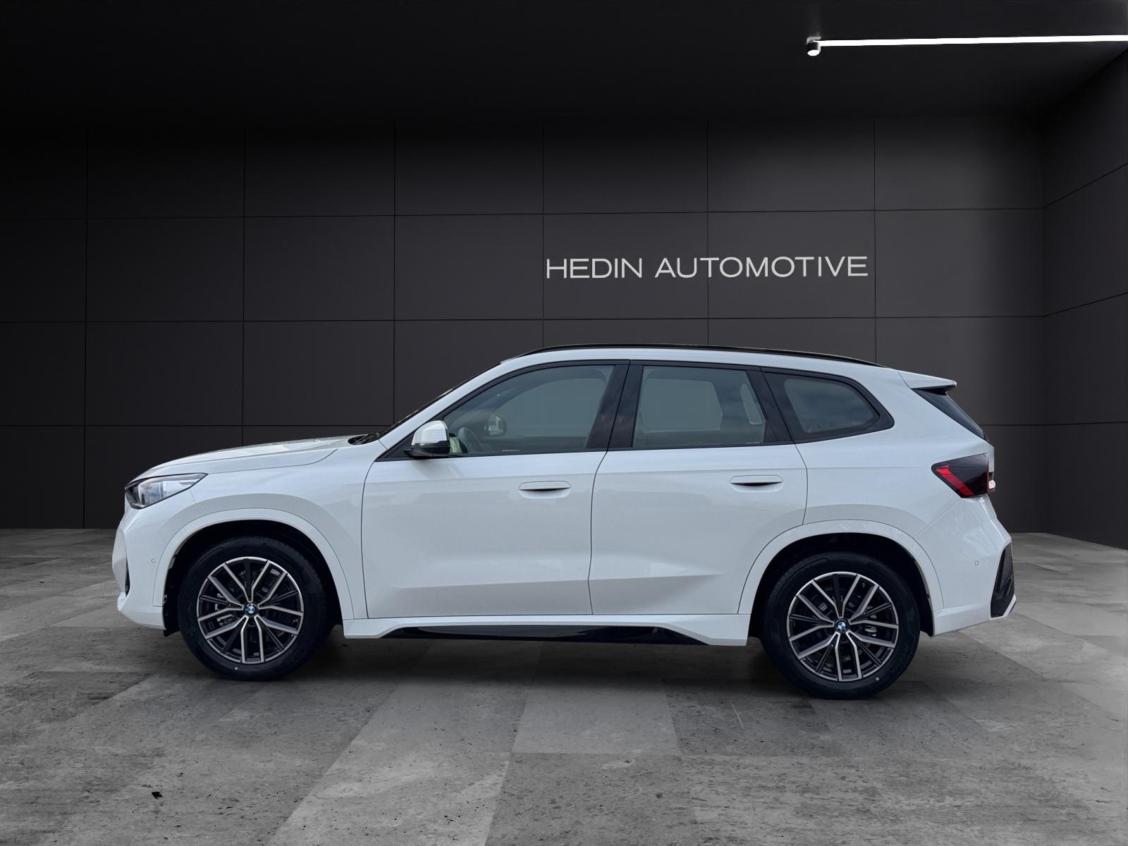 BMW iX1 xDrive30-showroom-element-2