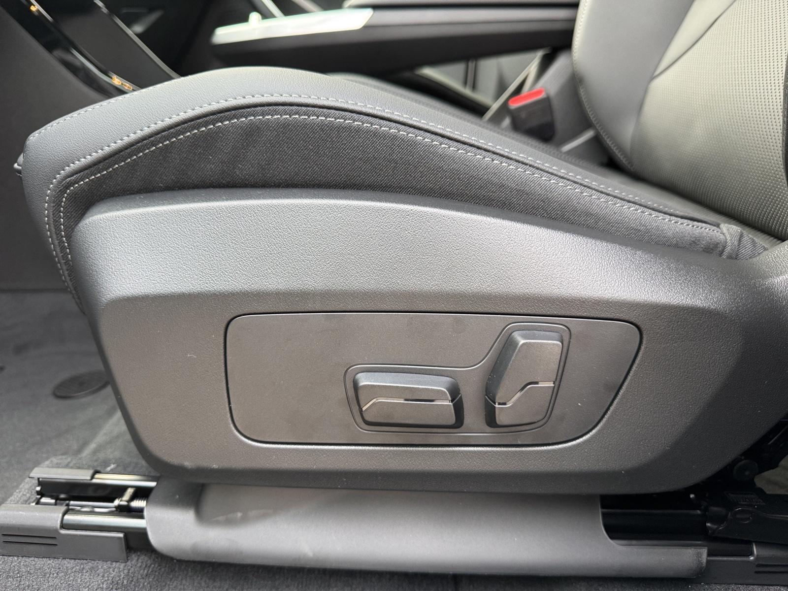 BMW iX1 xDrive30-image-11