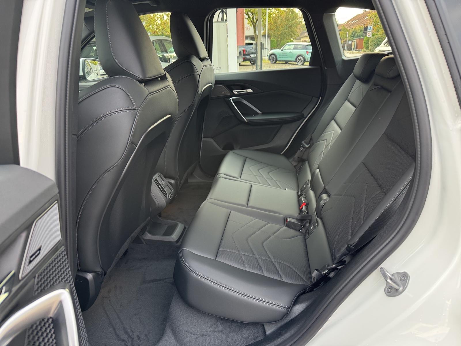 BMW iX1 xDrive30-image-15