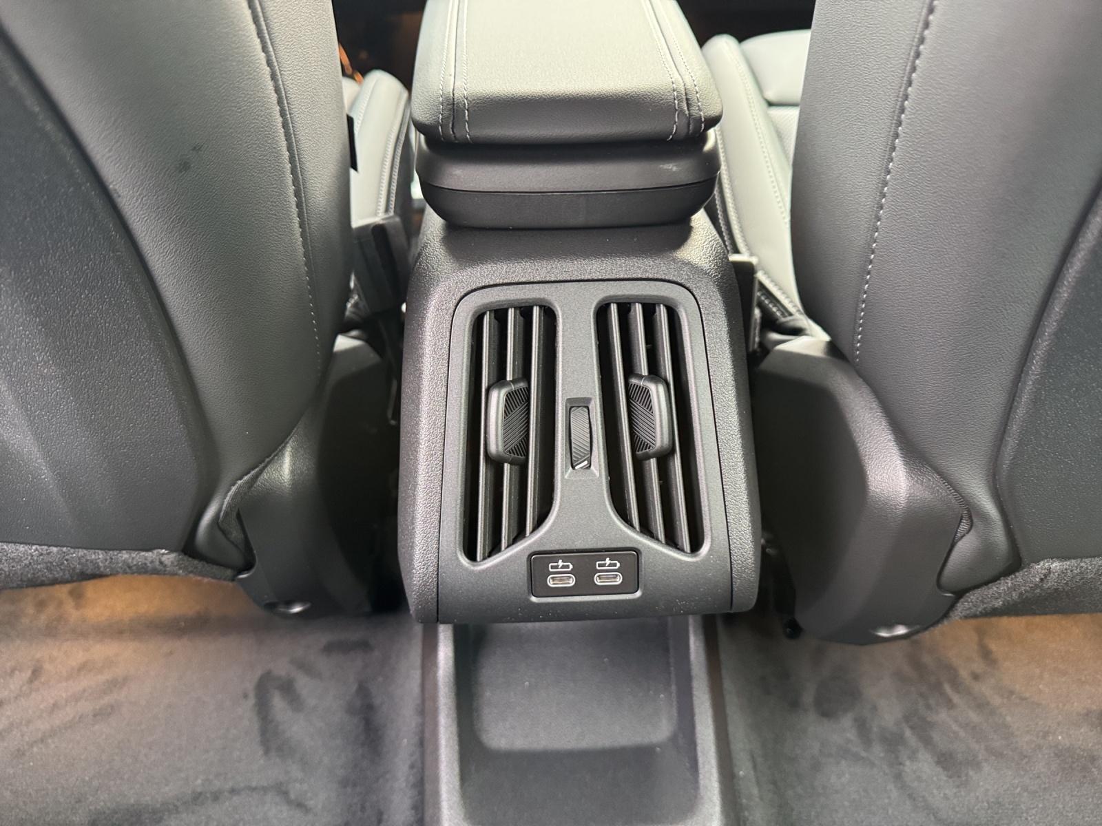 BMW iX1 xDrive30-image-16
