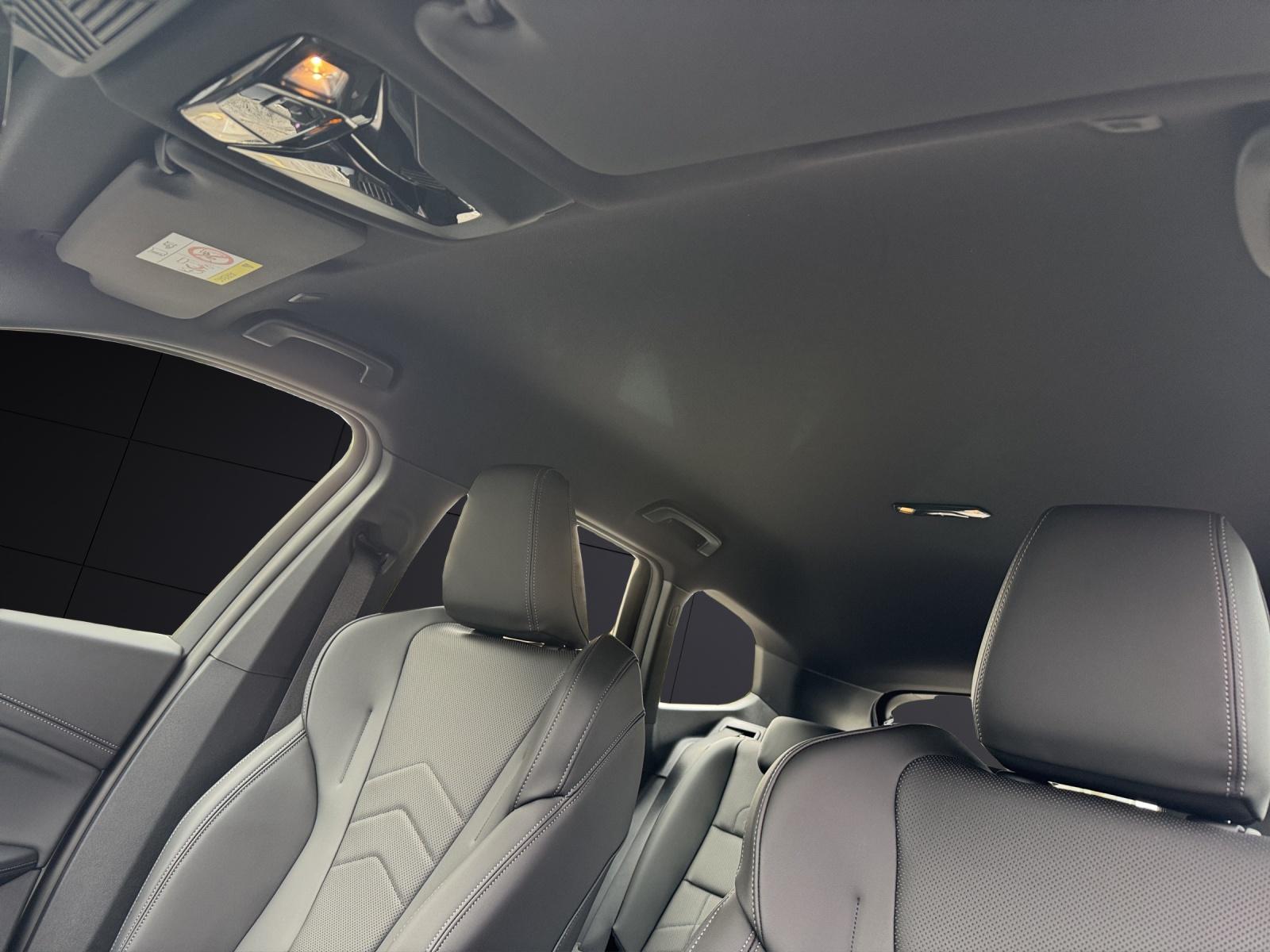 BMW iX1 xDrive30-image-12
