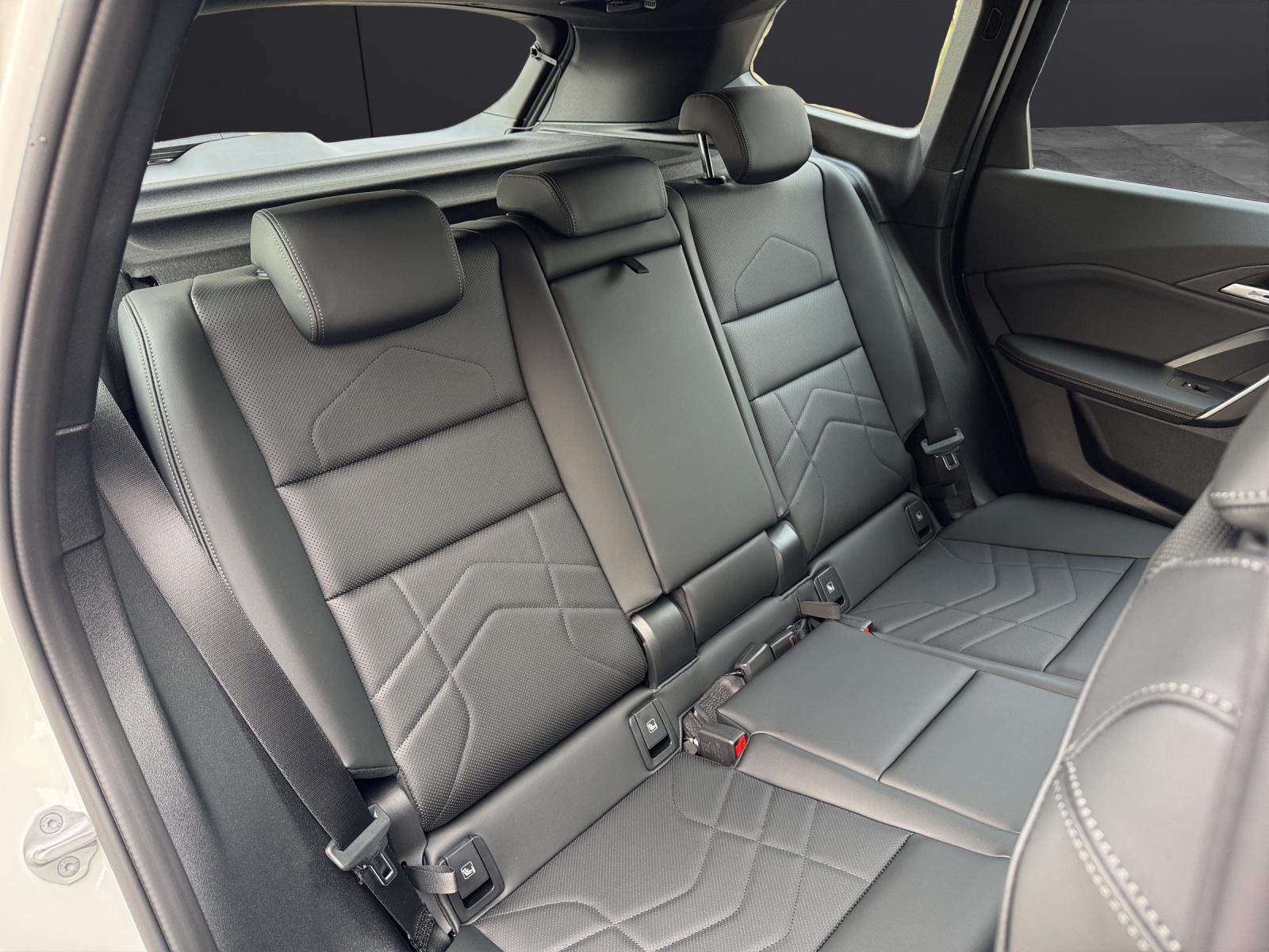 BMW iX1 xDrive30-image-13