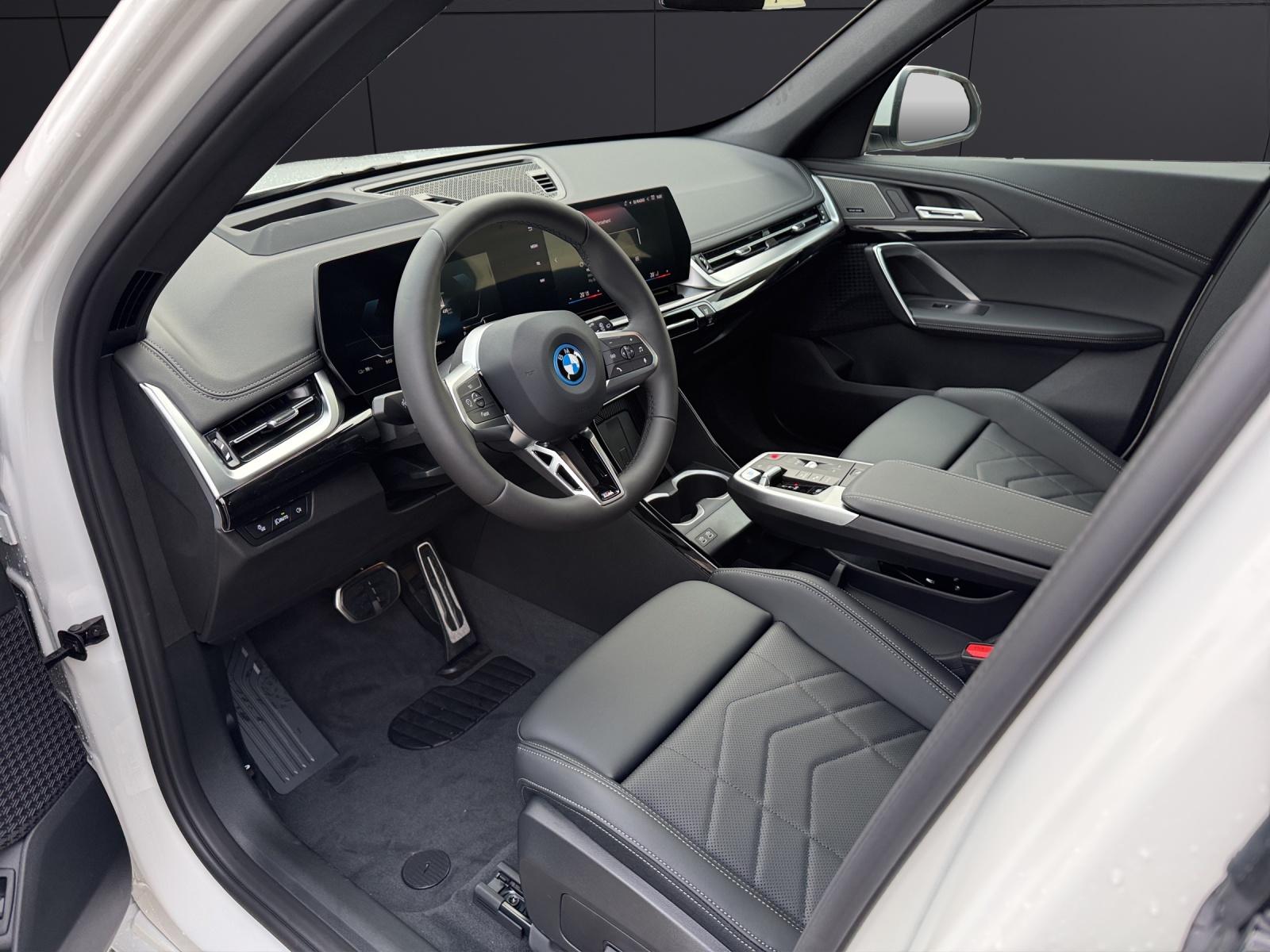 BMW iX1 xDrive30-image-5