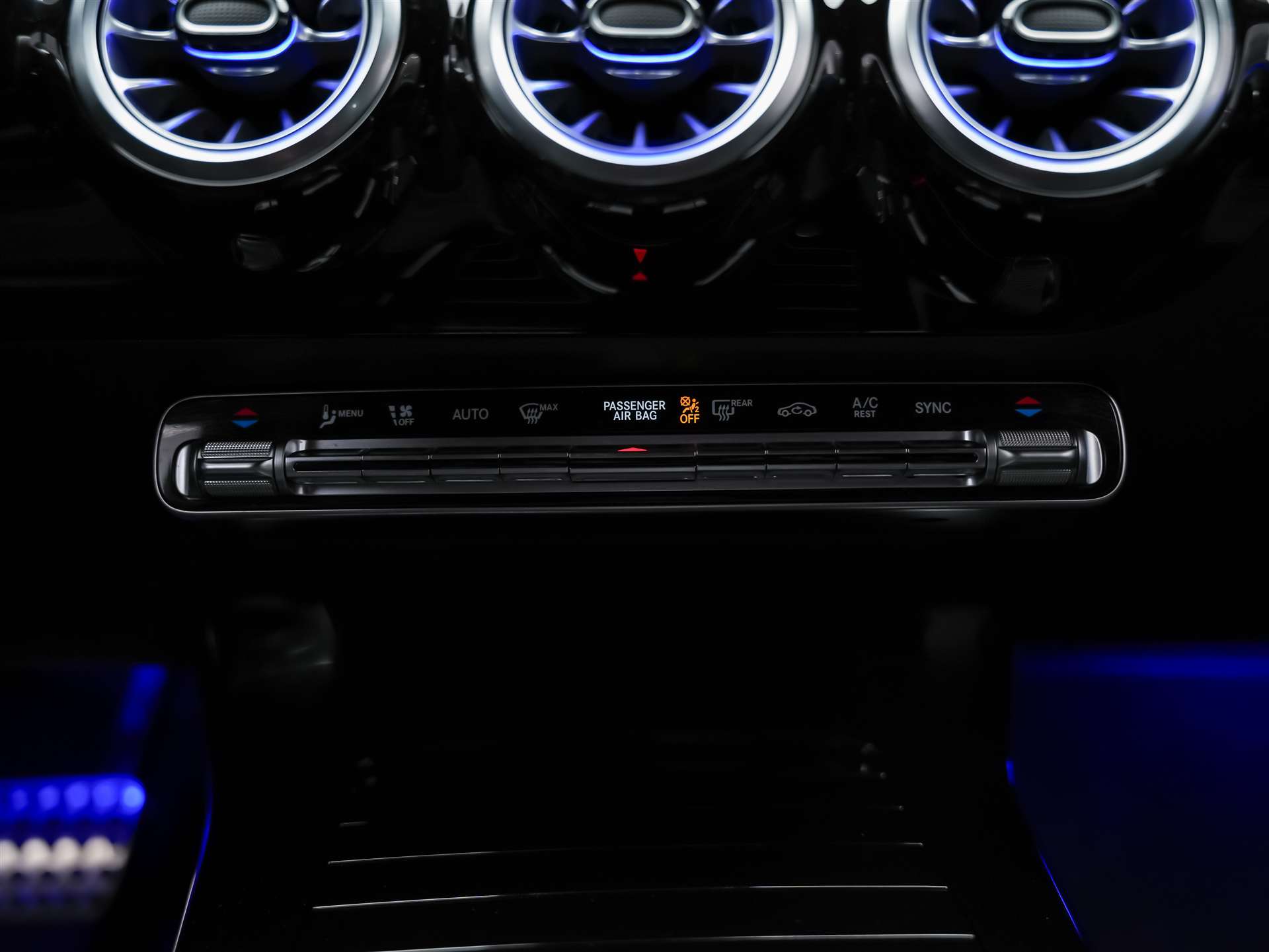 MERCEDES-BENZ CLA 200 d Coupe AMG Line Night Edition *Werksgarantie*Sitzheizung*-image-21