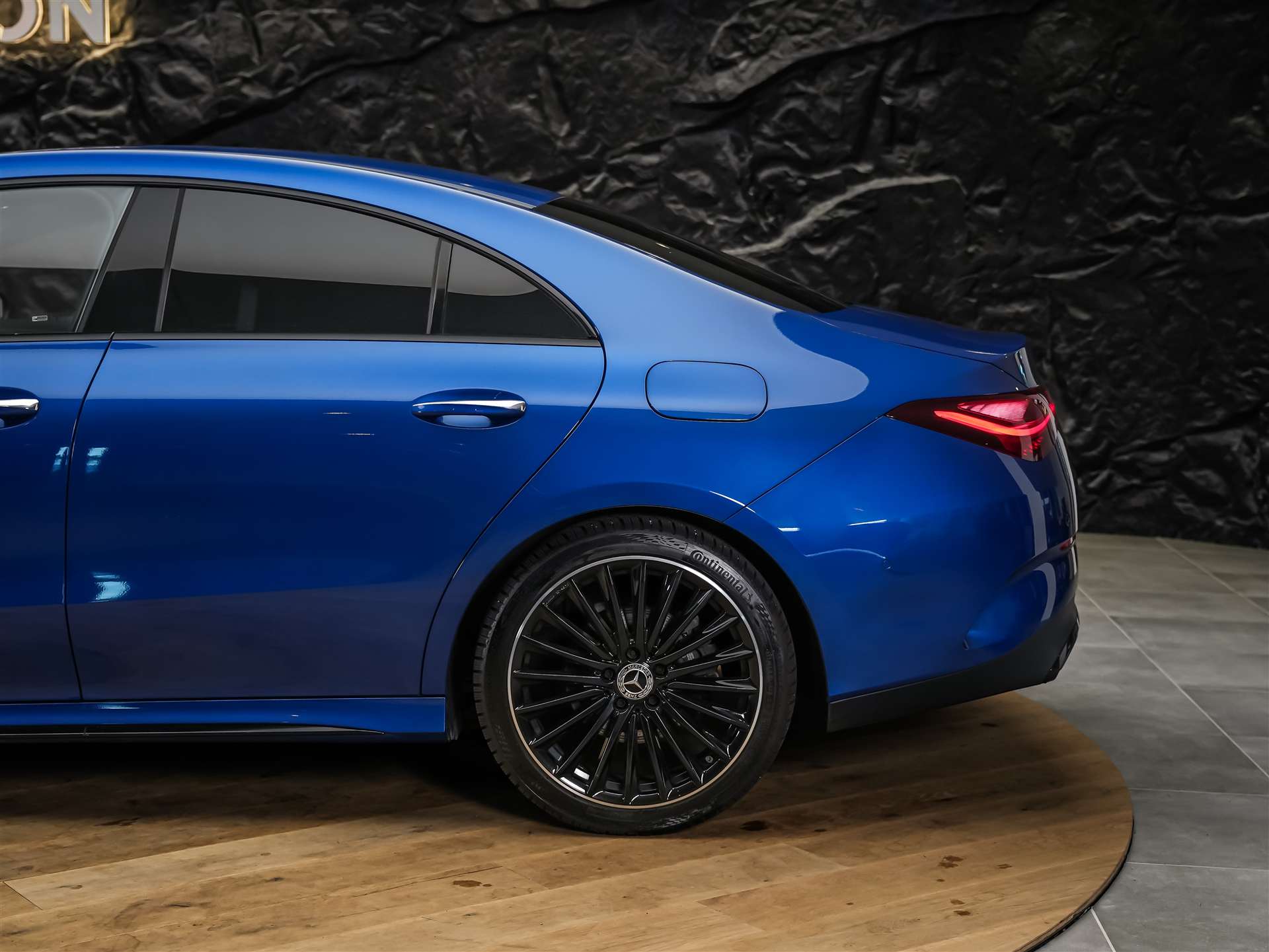 MERCEDES-BENZ CLA 200 d Coupe AMG Line Night Edition *Werksgarantie*Sitzheizung*-image-17