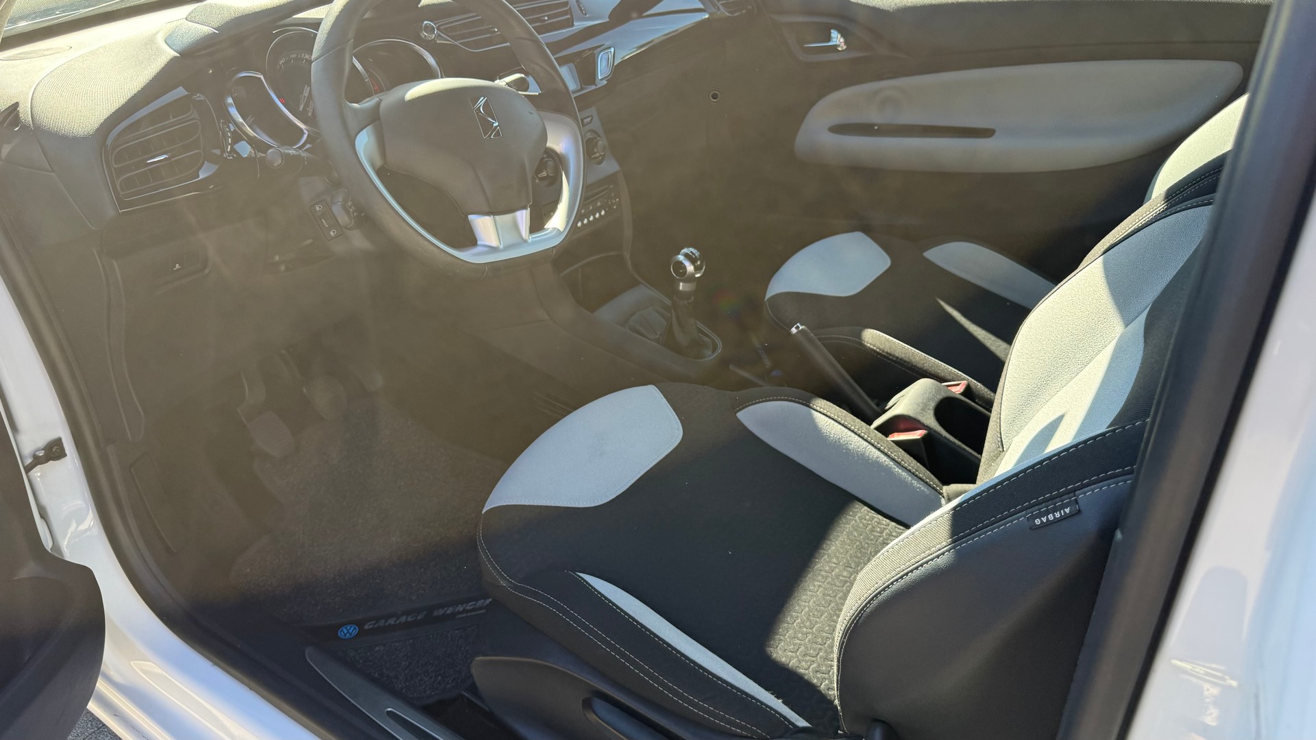 DS AUTOMOBILES DS3 1.4 VTi Chic-image-16