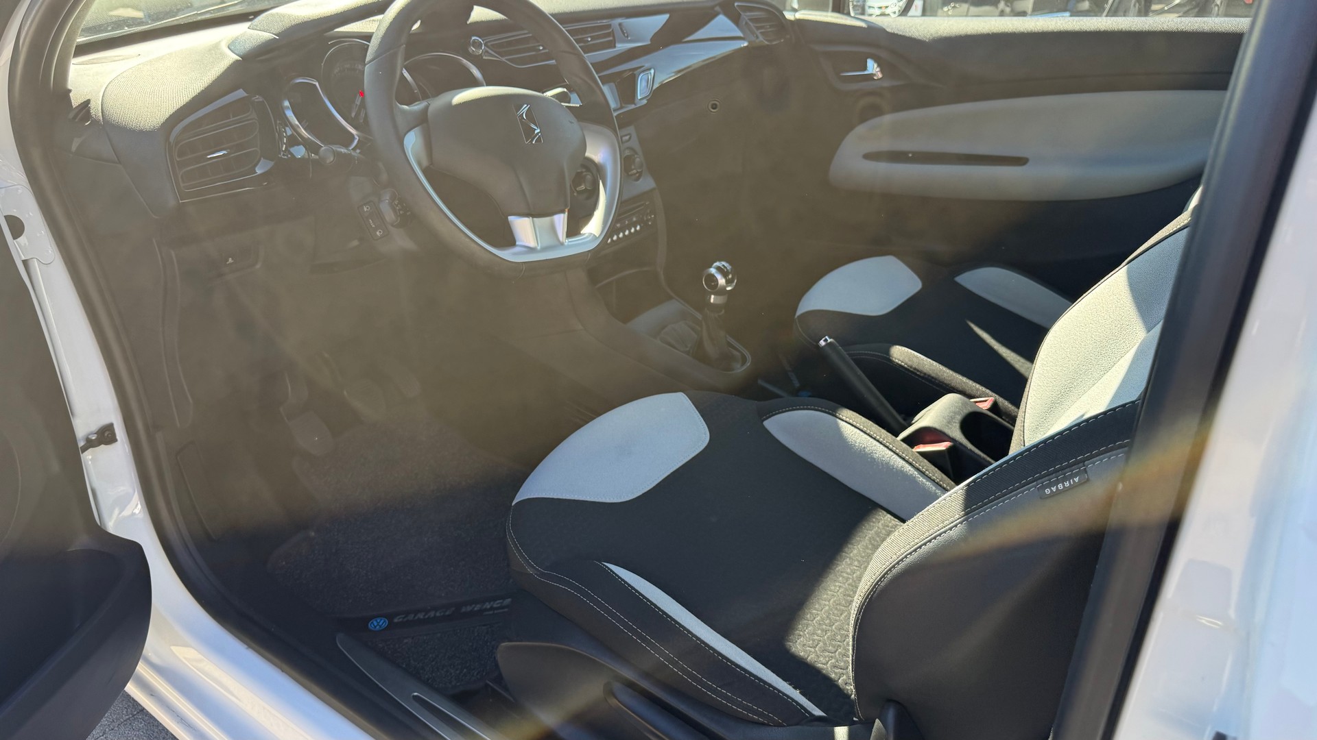 DS AUTOMOBILES DS3 1.4 VTi Chic-image-15