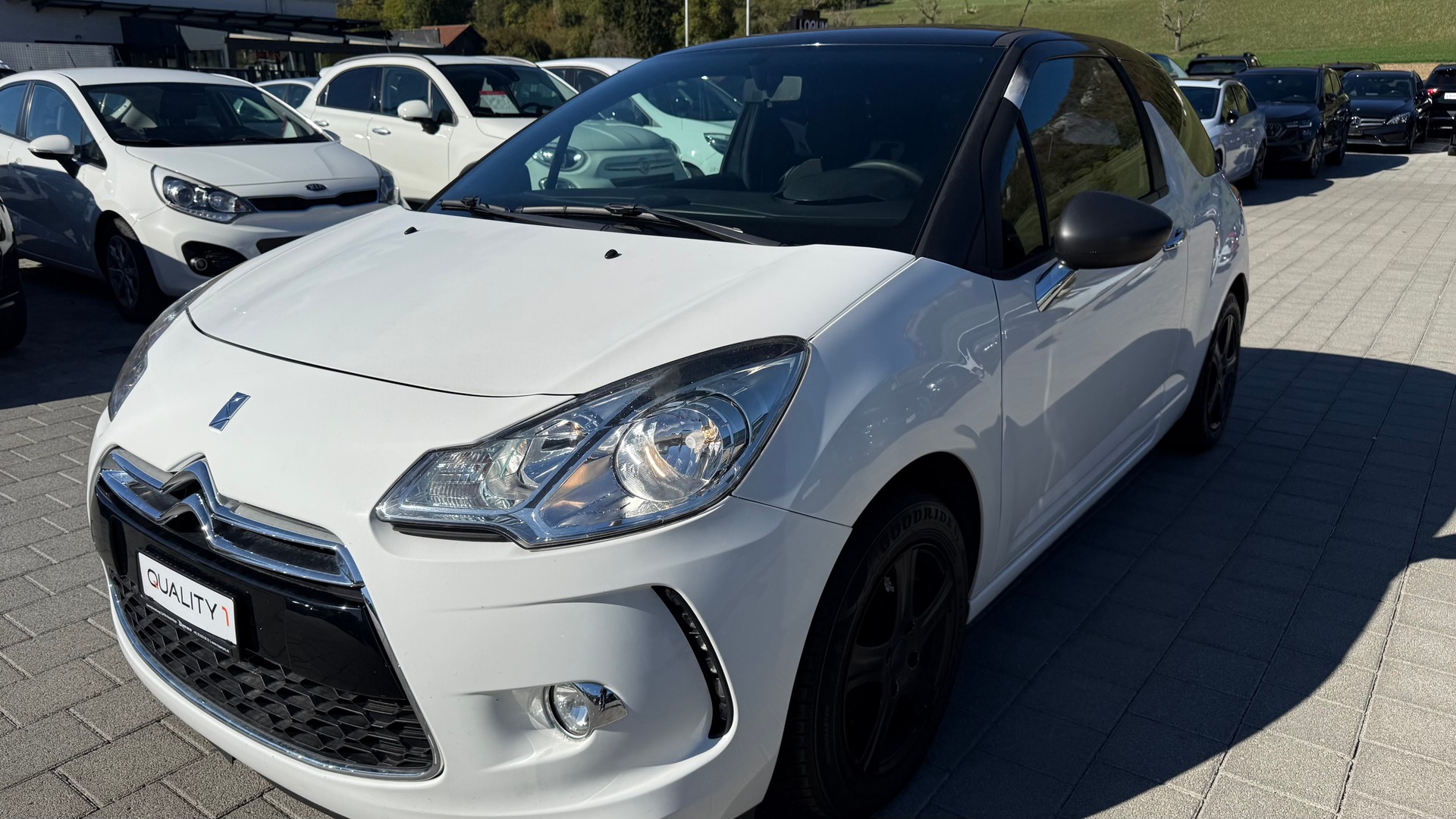 DS AUTOMOBILES DS3 1.4 VTi Chic-showroom-element-1