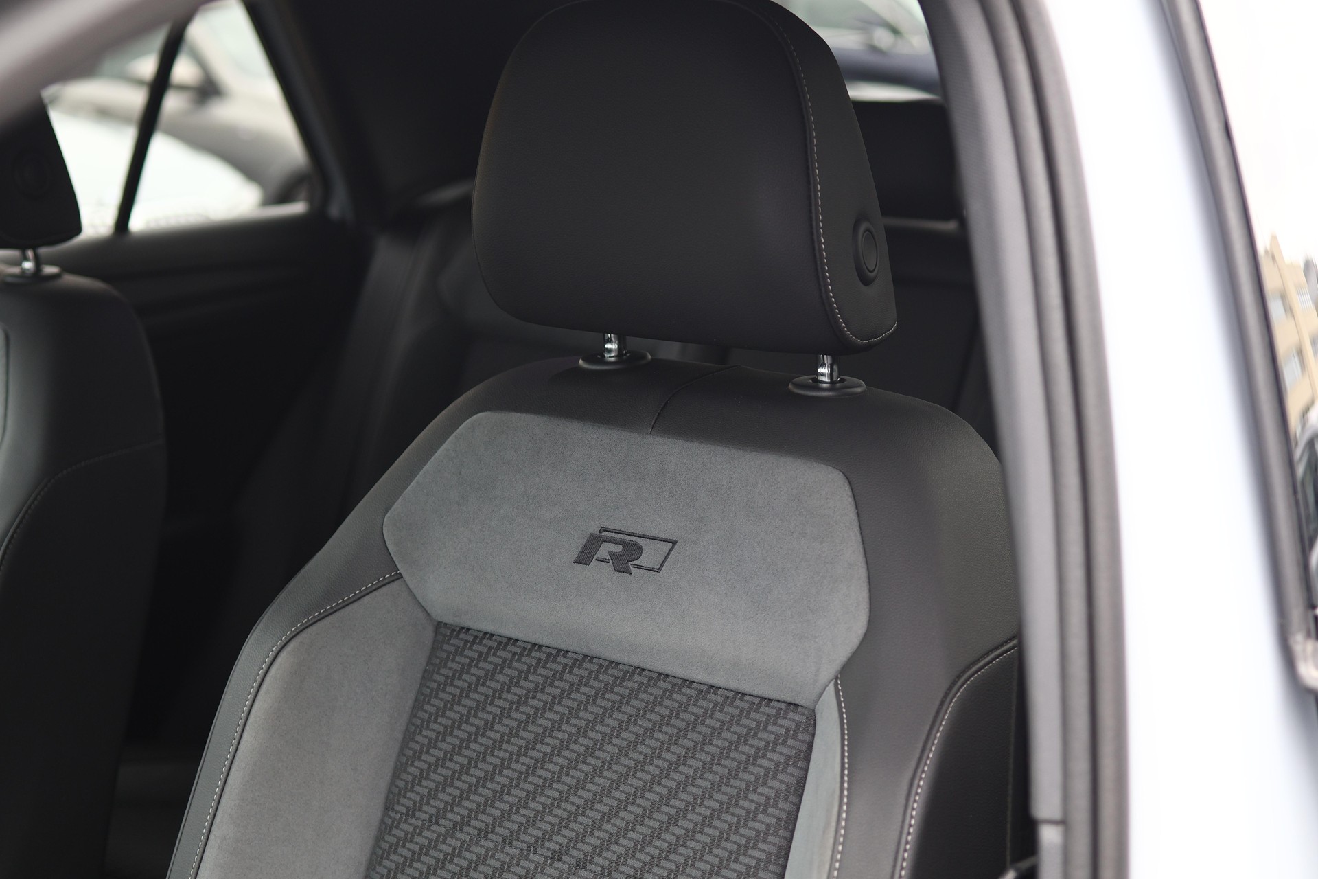 VW T-Roc 1.5 TSI Sport DSG 4motion * SOUNDSYSTEM BEATS * RÜCKFAHRKAMERA * PACK INFOTAINMENT *-image-14