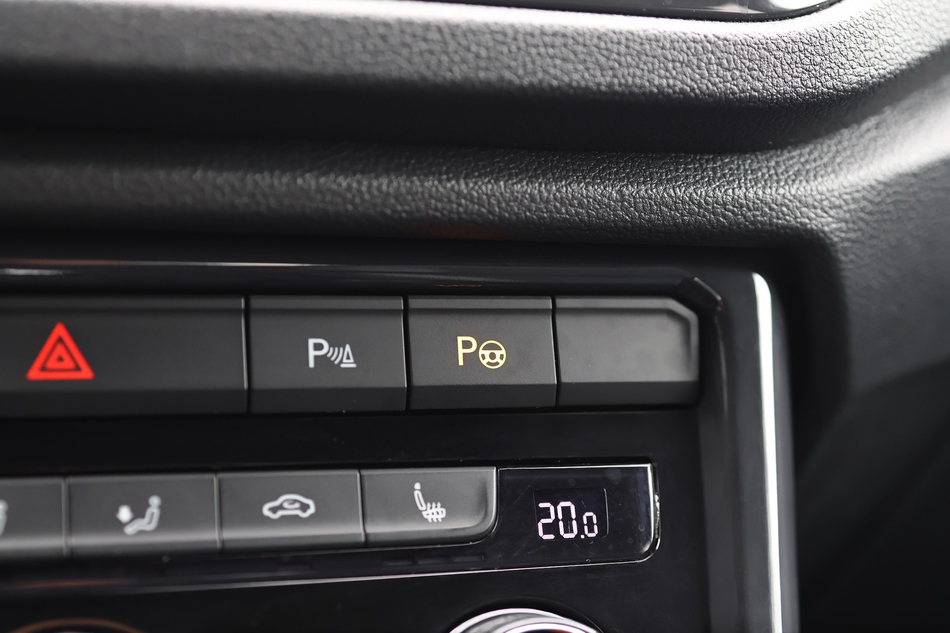 VW T-Roc 1.5 TSI Sport DSG 4motion * SOUNDSYSTEM BEATS * RÜCKFAHRKAMERA * PACK INFOTAINMENT *-image-25
