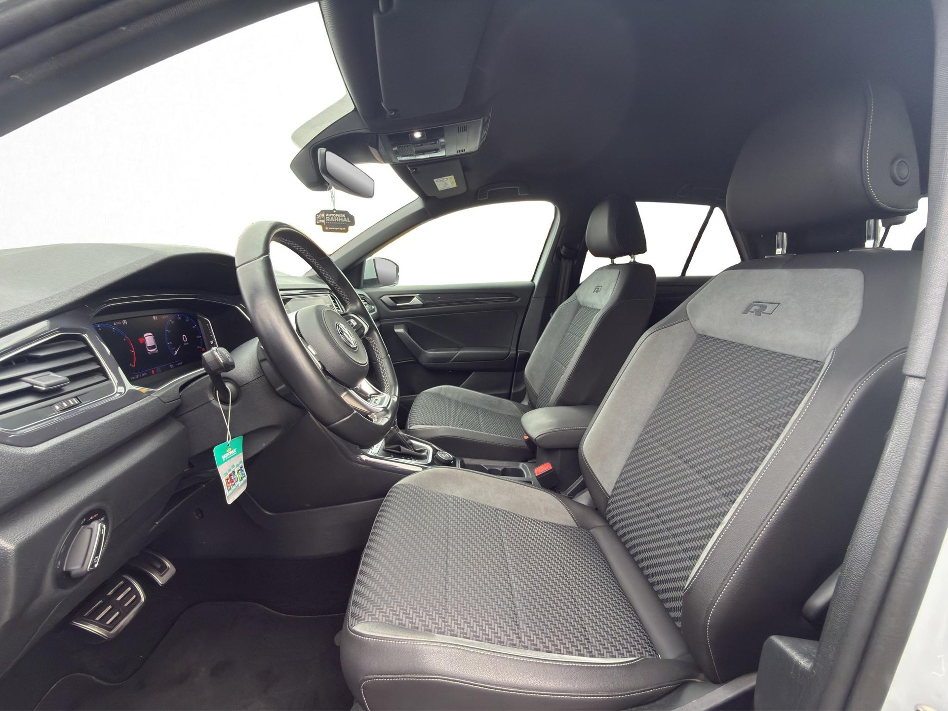 VW T-Roc 1.5 TSI Sport DSG 4motion * SOUNDSYSTEM BEATS * RÜCKFAHRKAMERA * PACK INFOTAINMENT *-image-13