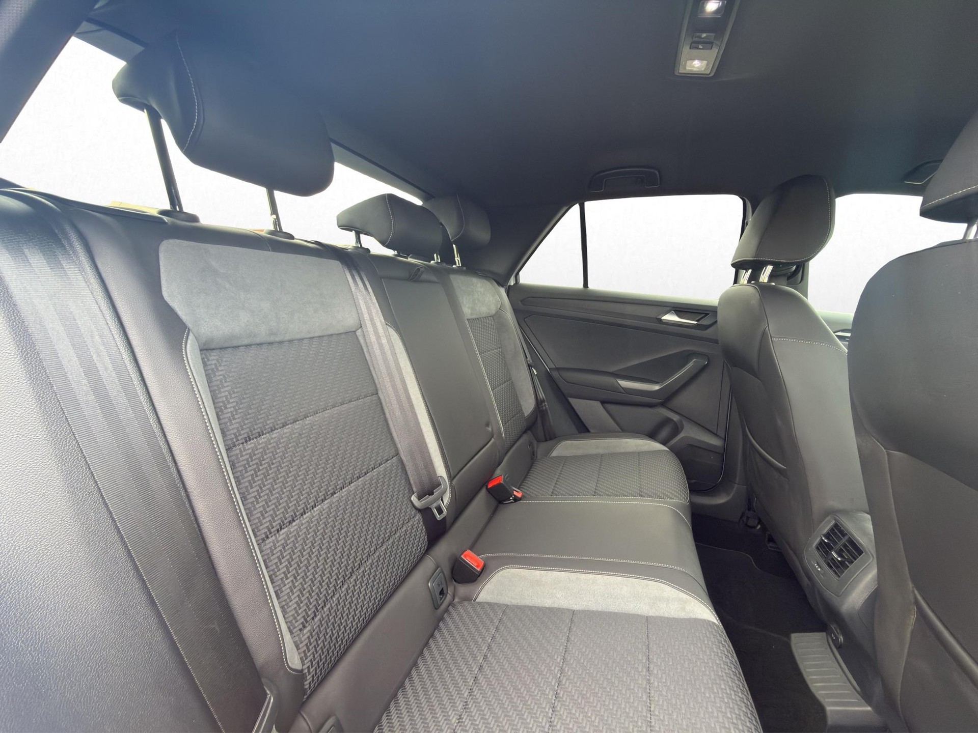 VW T-Roc 1.5 TSI Sport DSG 4motion * SOUNDSYSTEM BEATS * RÜCKFAHRKAMERA * PACK INFOTAINMENT *-image-30