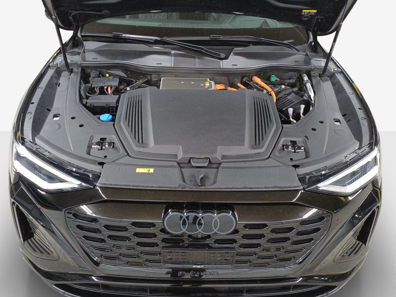 AUDI Q8 55 e-tron S line quattro-image-15