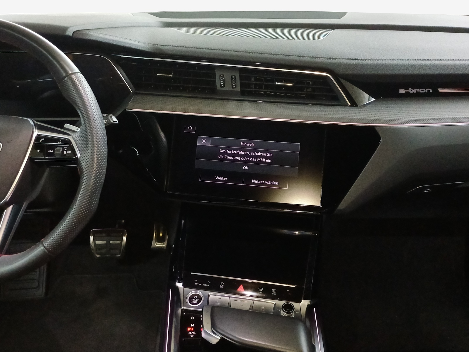 AUDI Q8 55 e-tron S line quattro-image-11