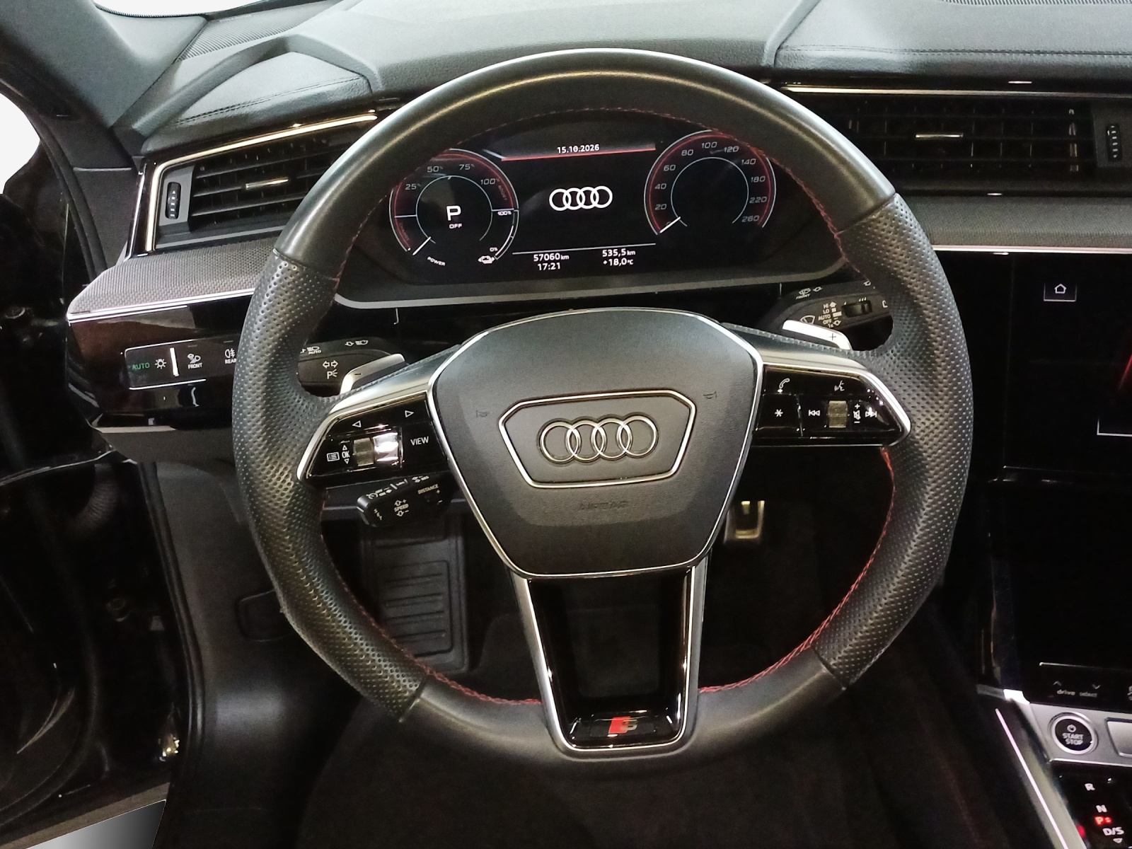 AUDI Q8 55 e-tron S line quattro-image-10