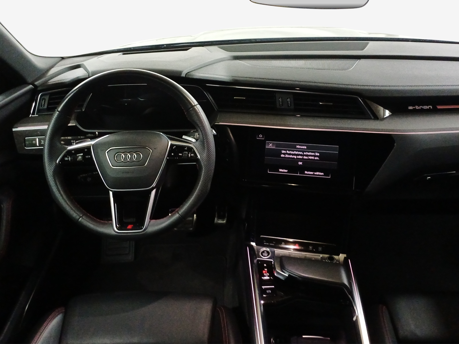 AUDI Q8 55 e-tron S line quattro-image-9