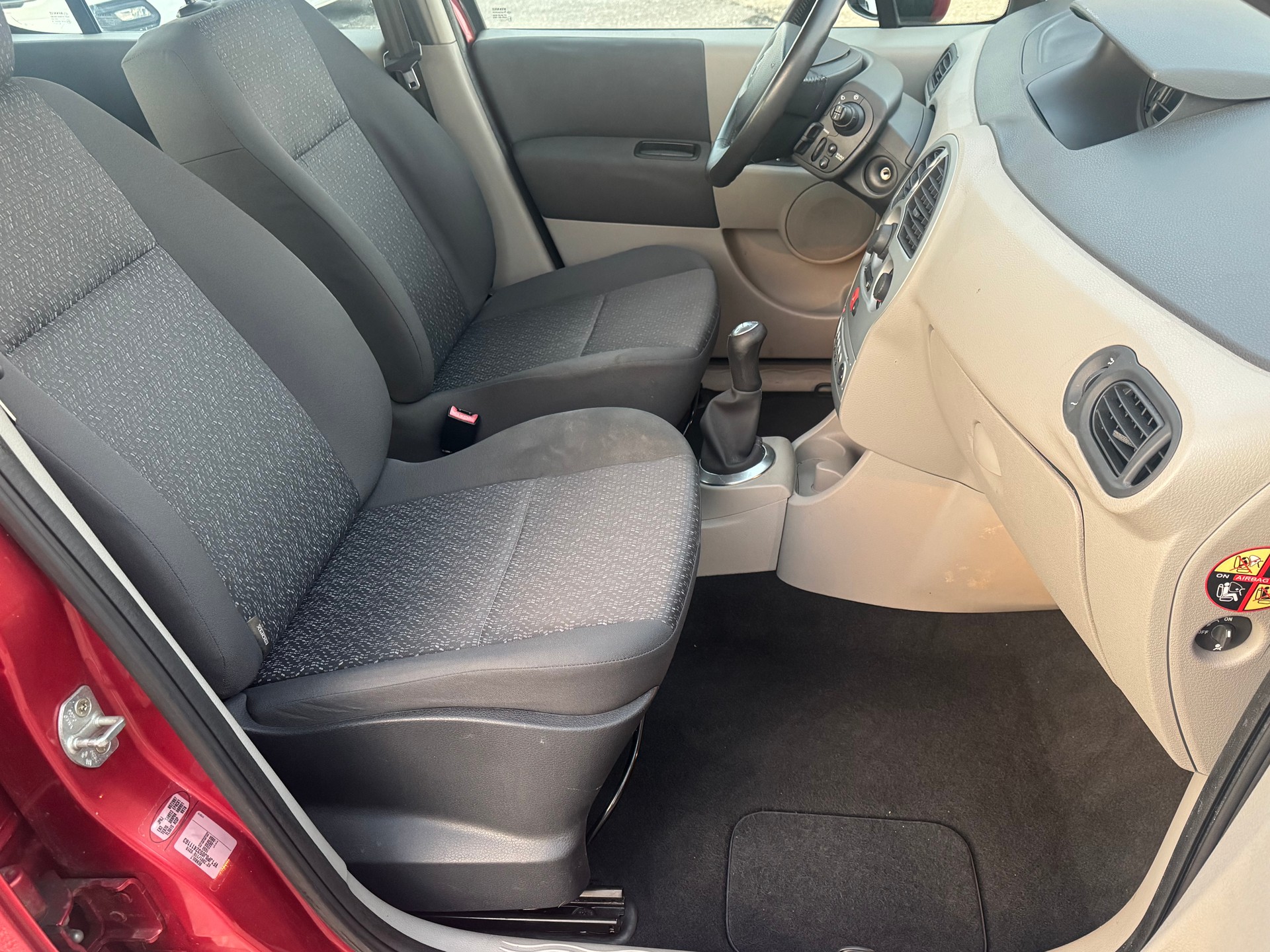 RENAULT Modus 1.4 16V Expression Confort-image-8