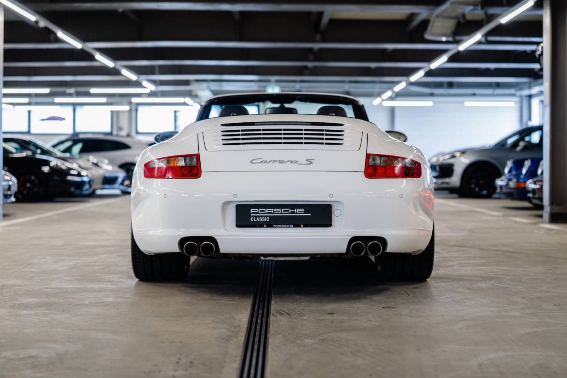PORSCHE 911 Carrera S Cabriolet-image-6