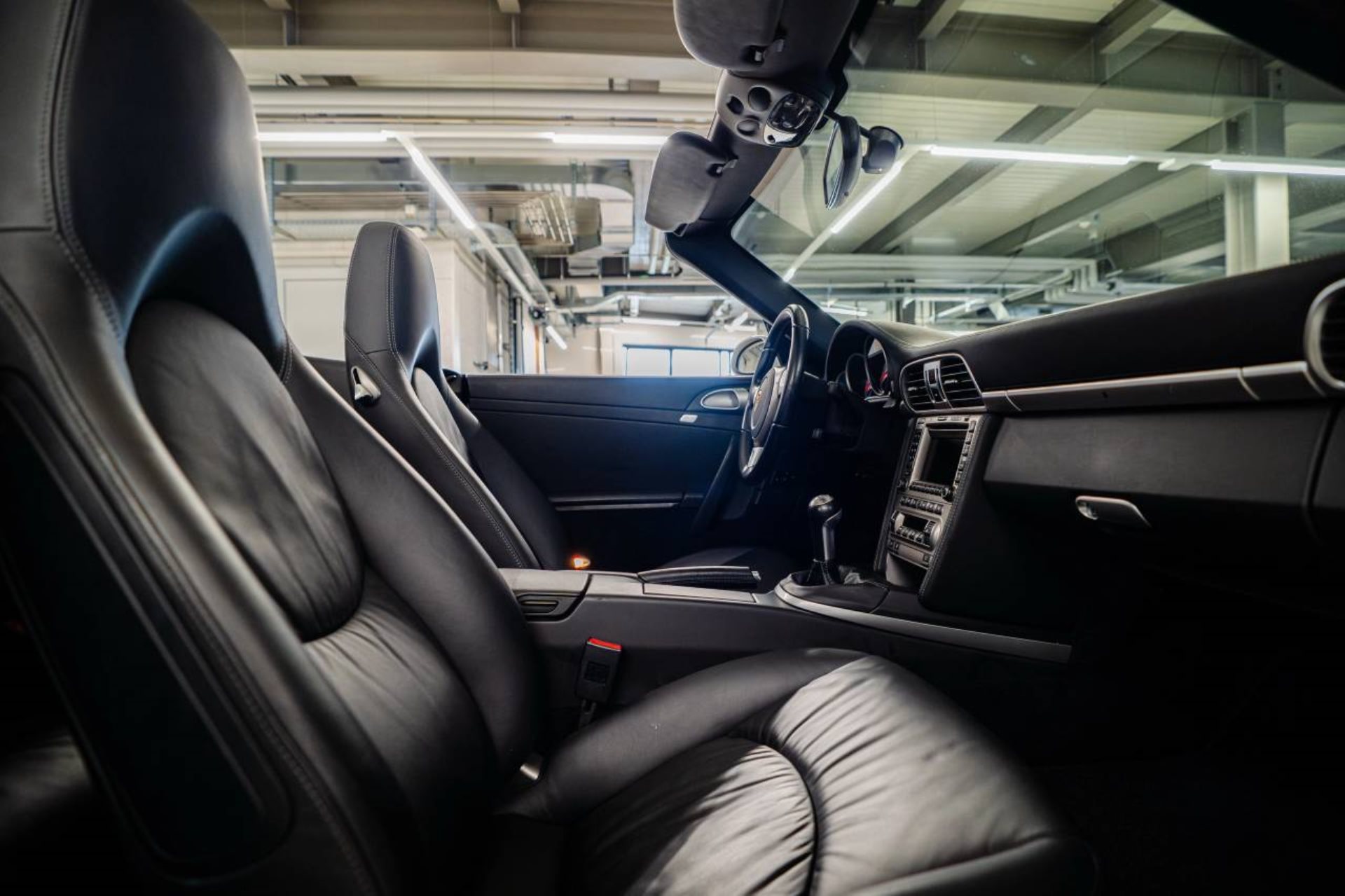 PORSCHE 911 Carrera S Cabriolet-image-13