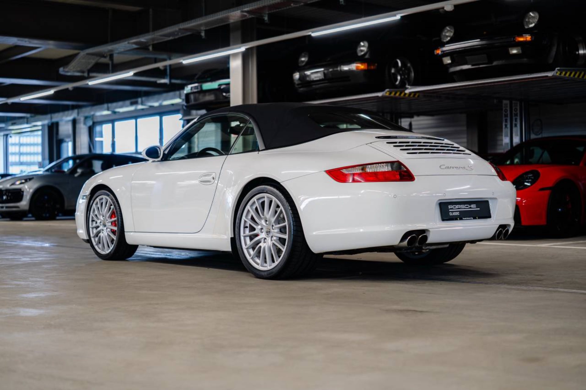 PORSCHE 911 Carrera S Cabriolet-image-2