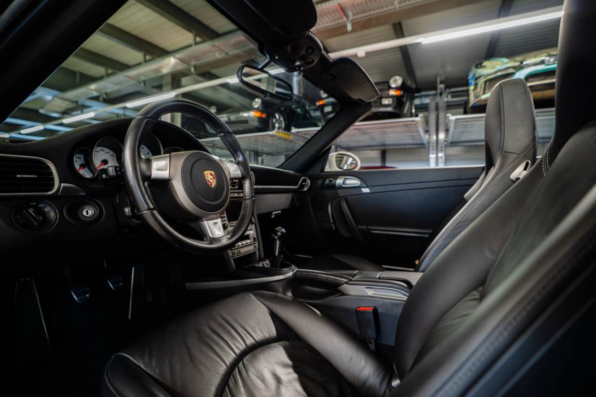PORSCHE 911 Carrera S Cabriolet-image-3