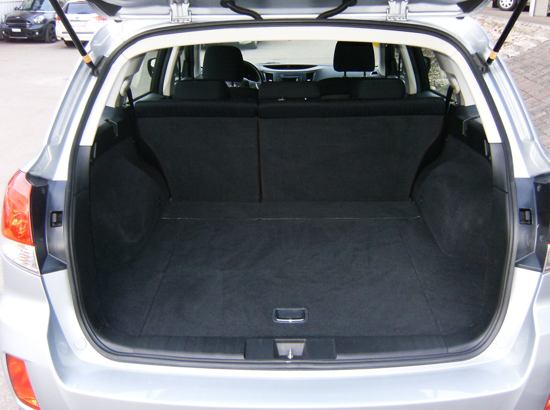SUBARU Outback 2.0D Swiss AWD Lineartronic-image-6
