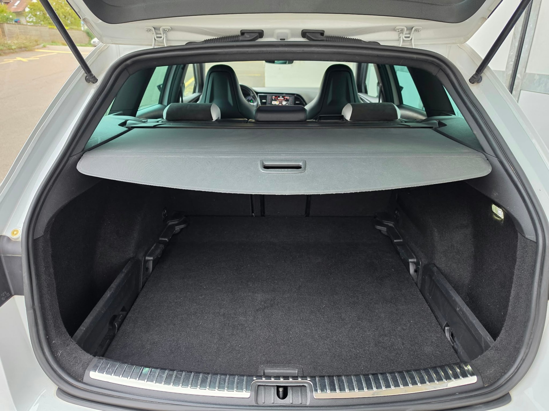 SEAT Leon ST 2.0 TSI Cupra 290 DSG-image-13