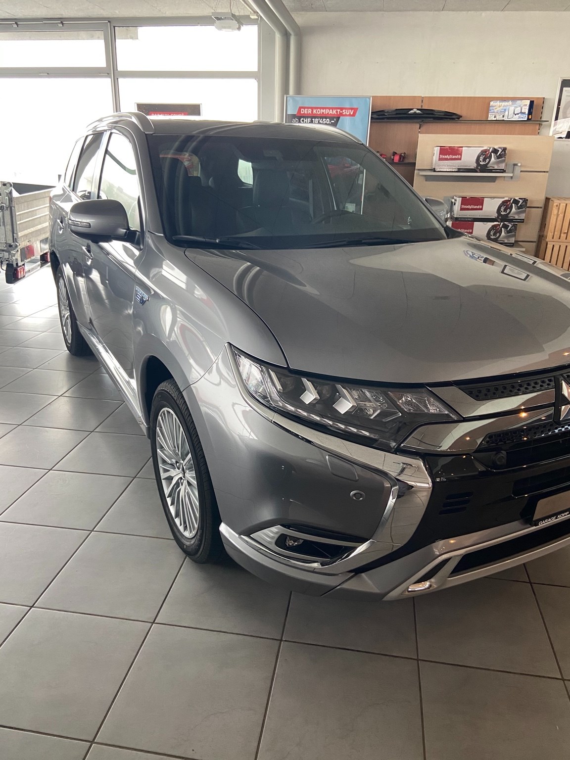 MITSUBISHI Outlander 2.4 PHEV Diamond 4WD Automatic-showroom-element-1