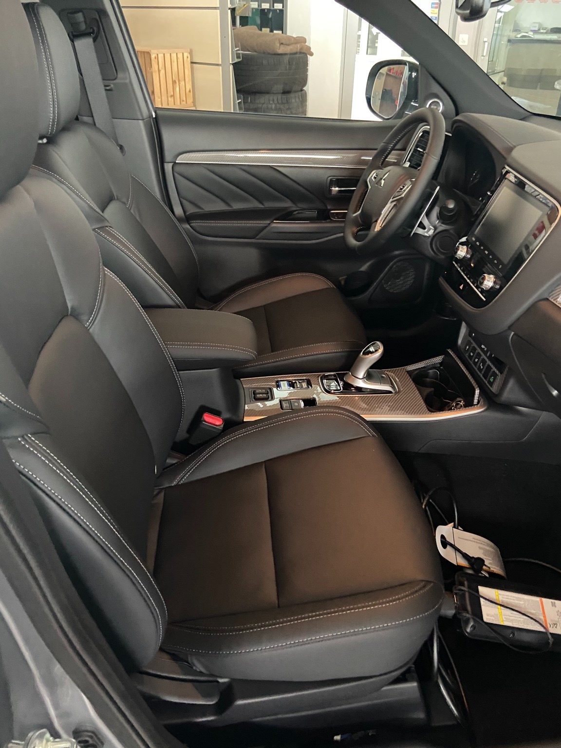 MITSUBISHI Outlander 2.4 PHEV Diamond 4WD Automatic-image-6