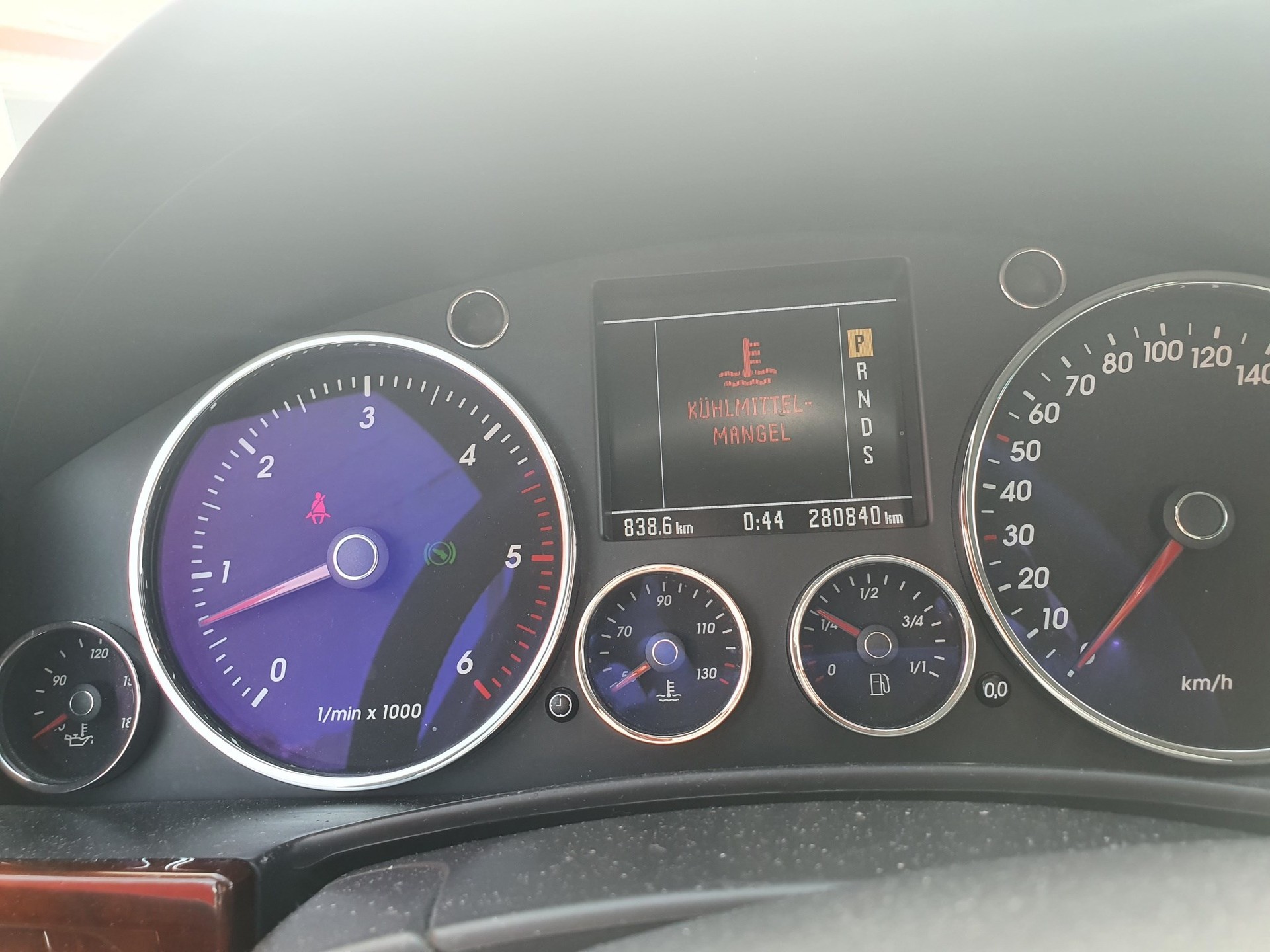 VW Touareg 5.0 TDI V10 Automatic-image-8