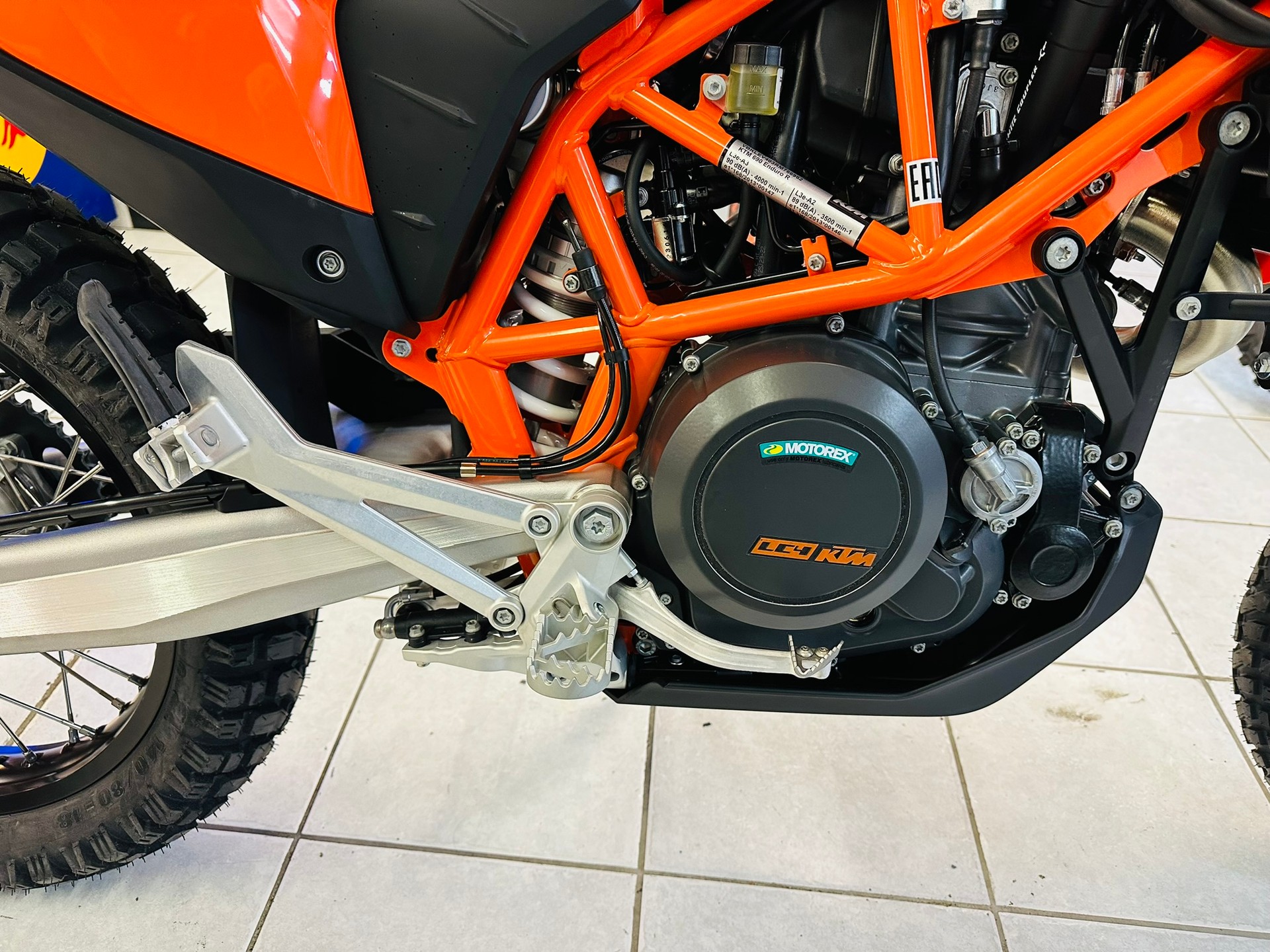 KTM 690 Enduro R-image-7