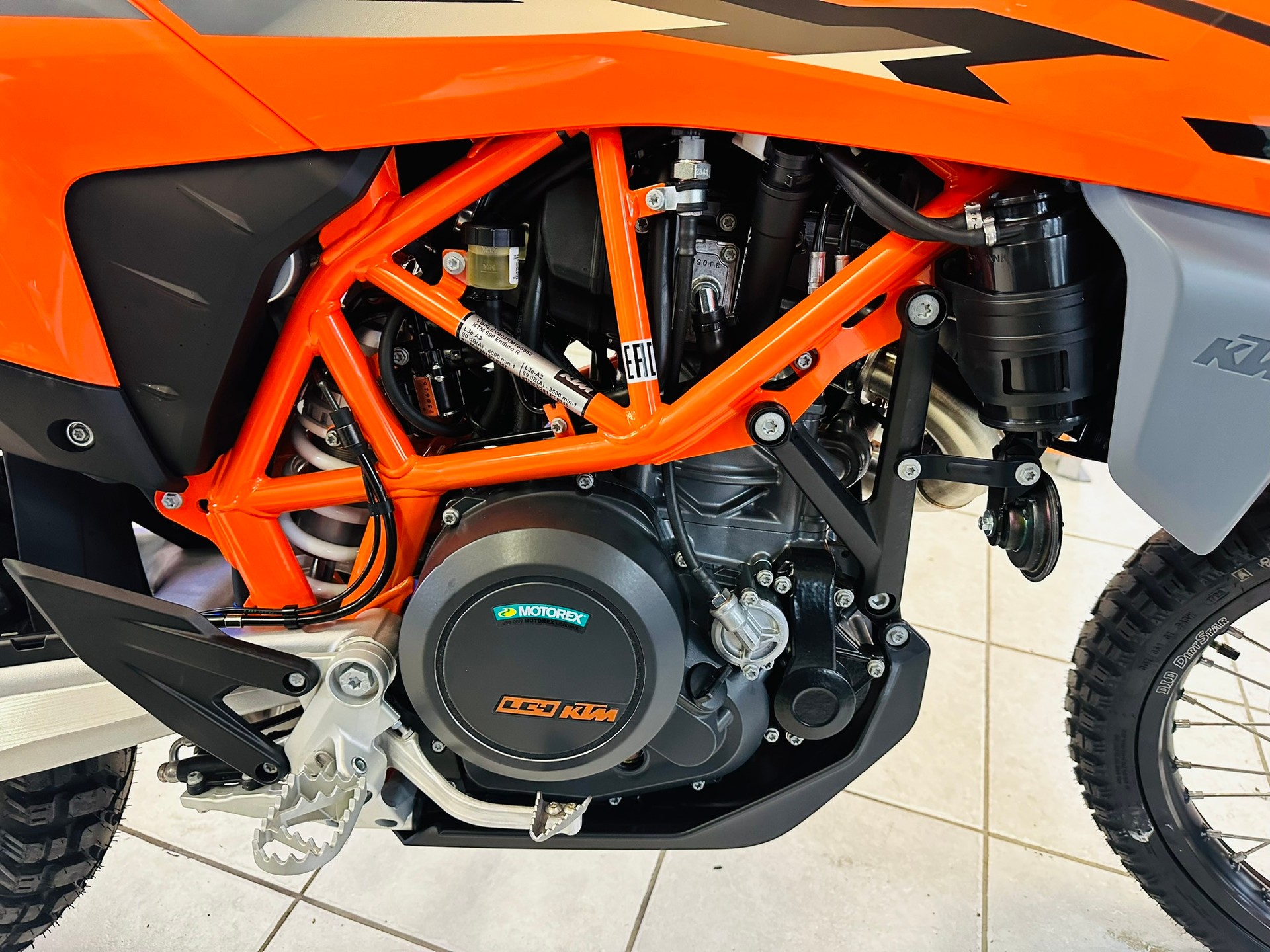 KTM 690 Enduro R-showroom-element-2
