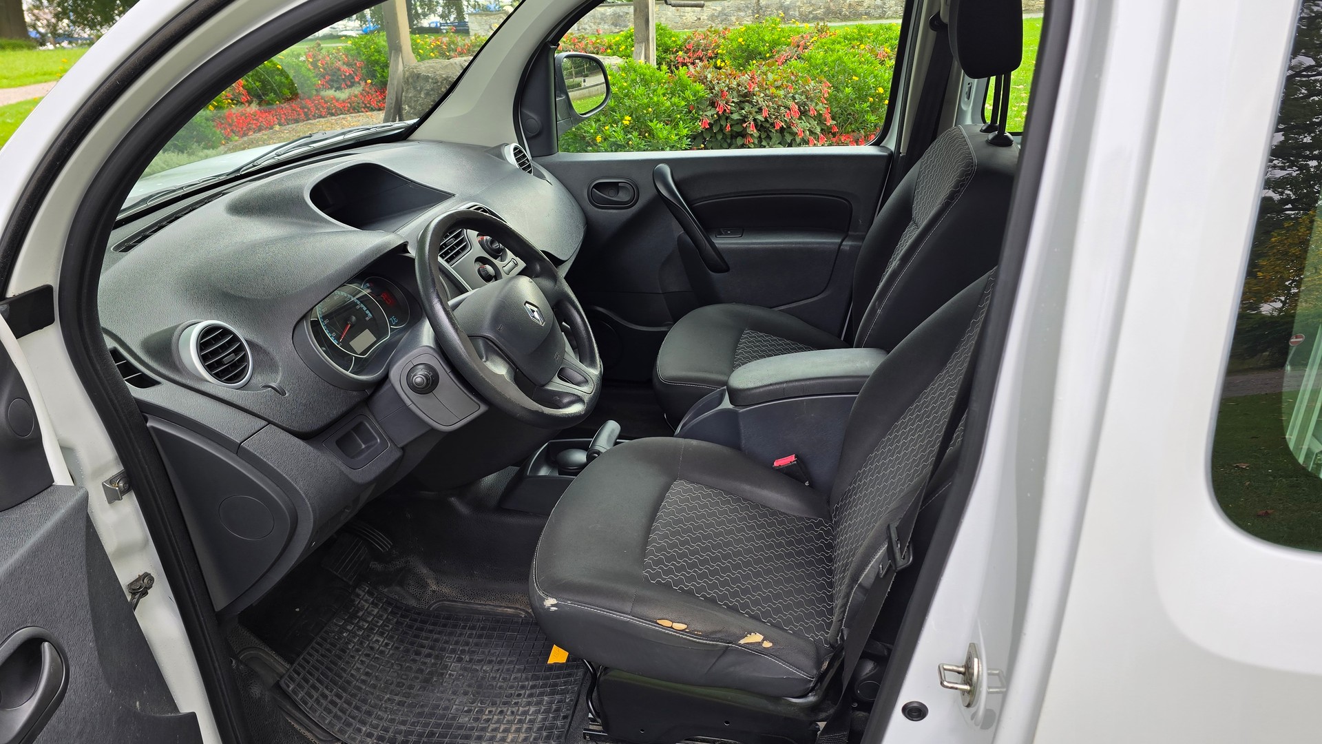 RENAULT Kangoo Z.E.-image-7
