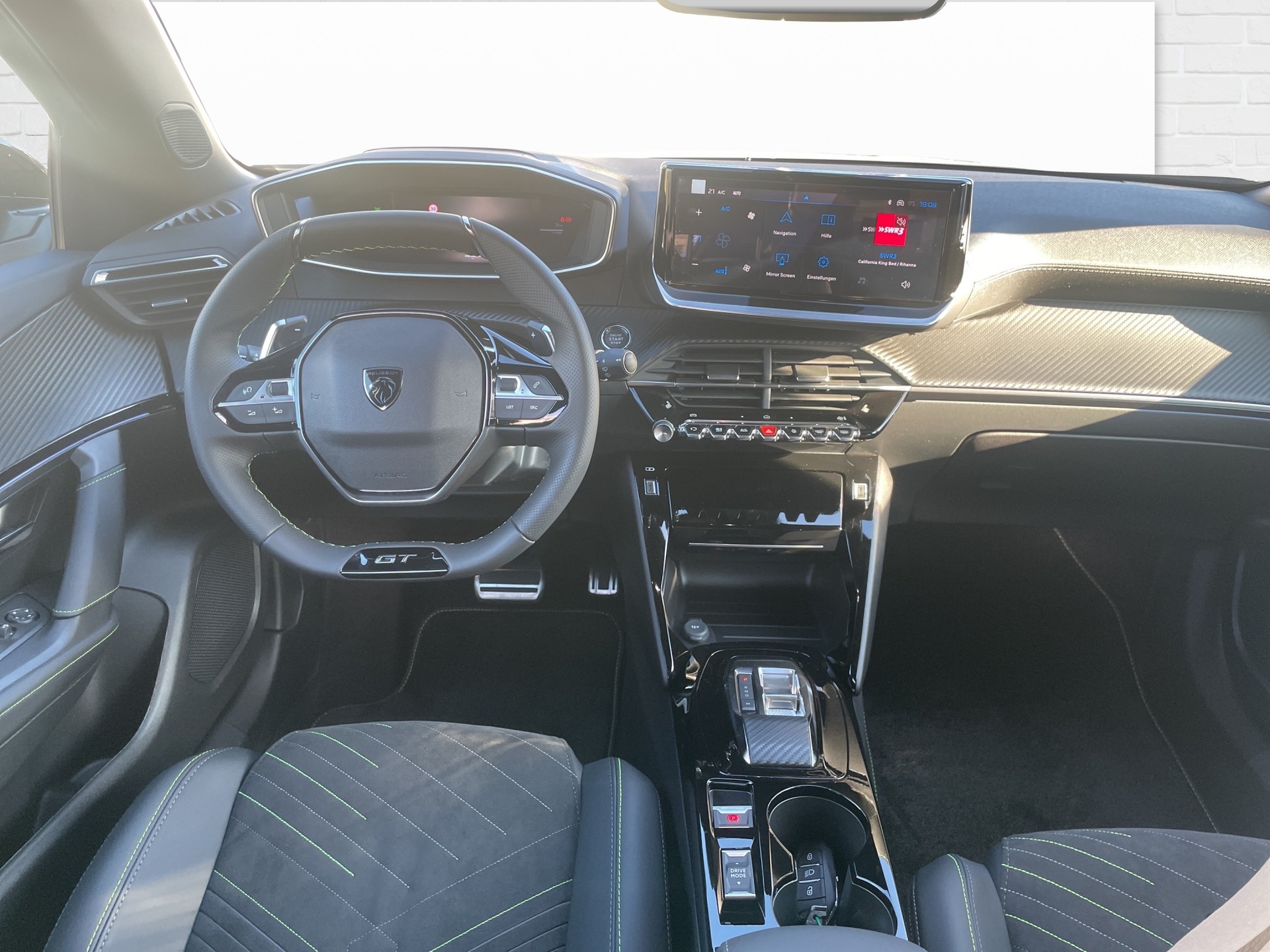 PEUGEOT 2008 1.2 Hybrid GT-image-7