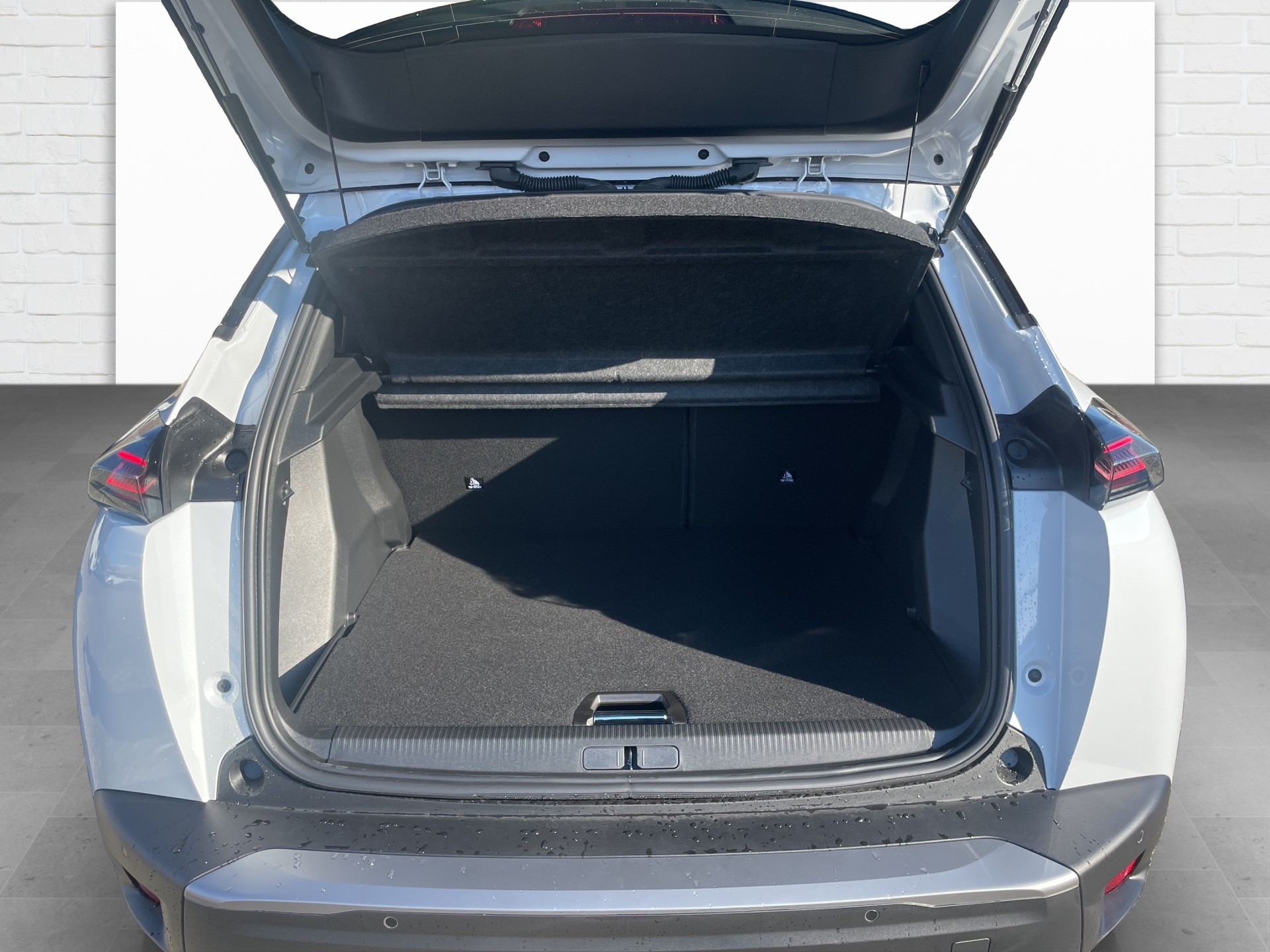 PEUGEOT 2008 1.2 Hybrid GT-image-11