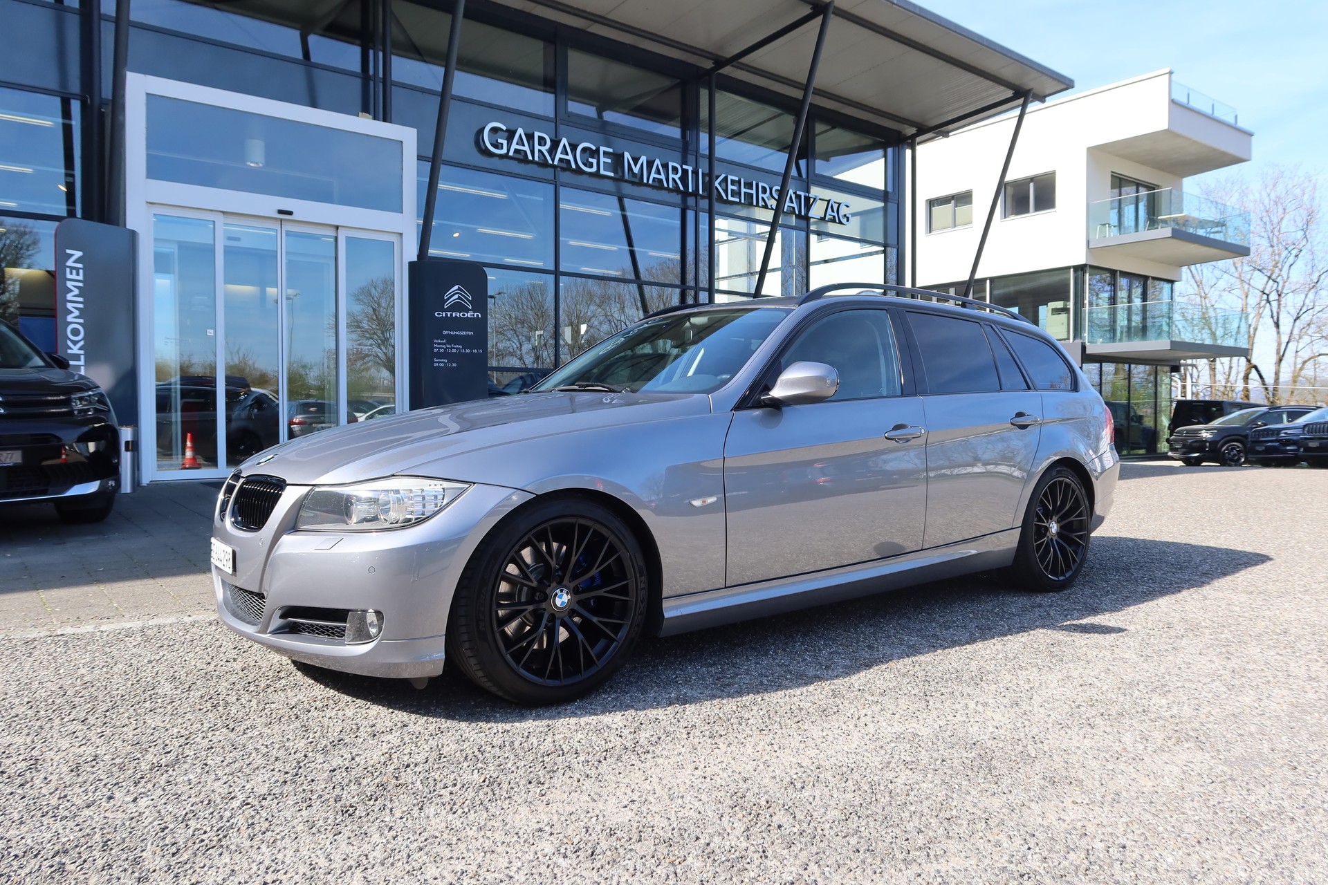 BMW 330d xDrive Touring-image-1