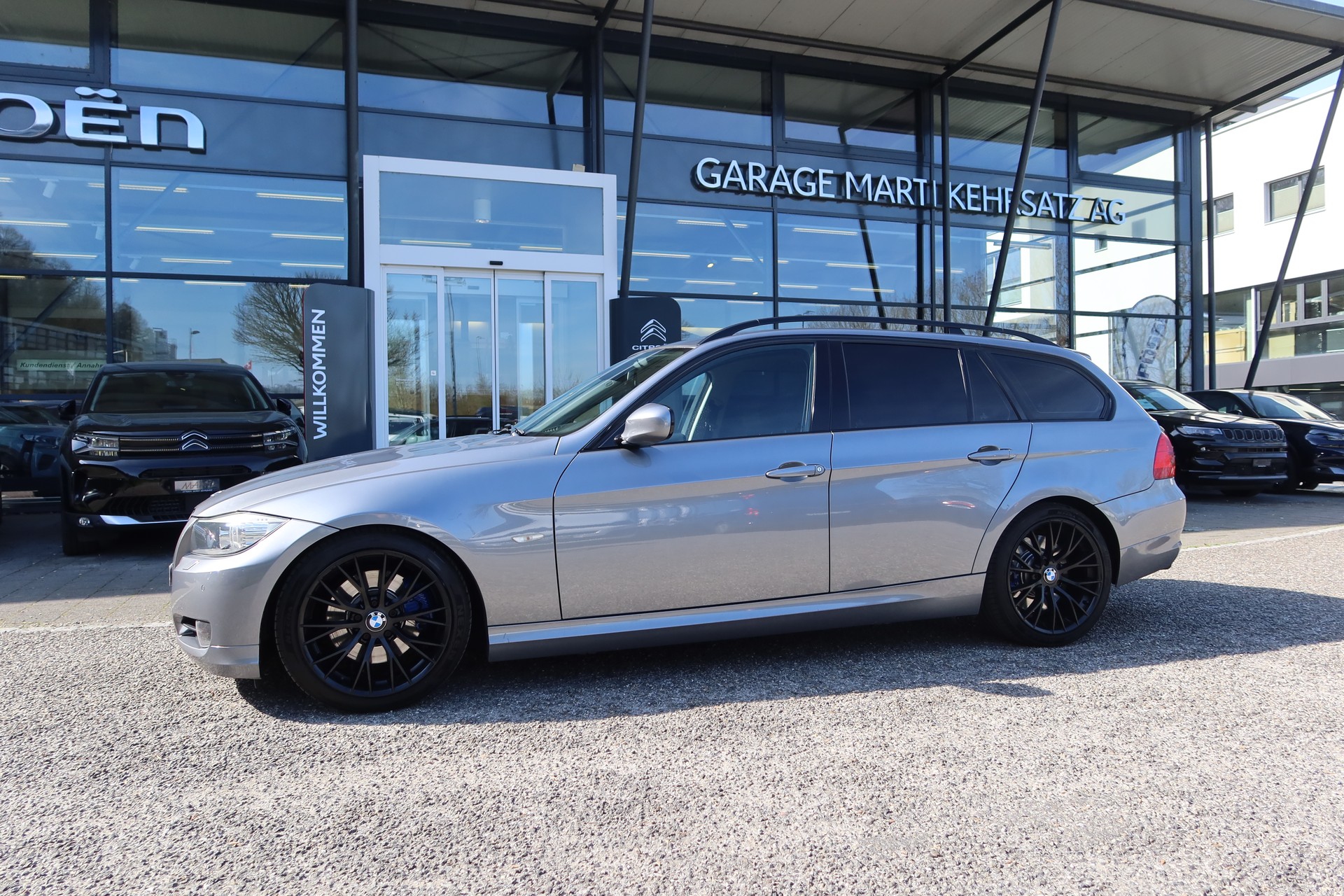 BMW 330d xDrive Touring-image-2