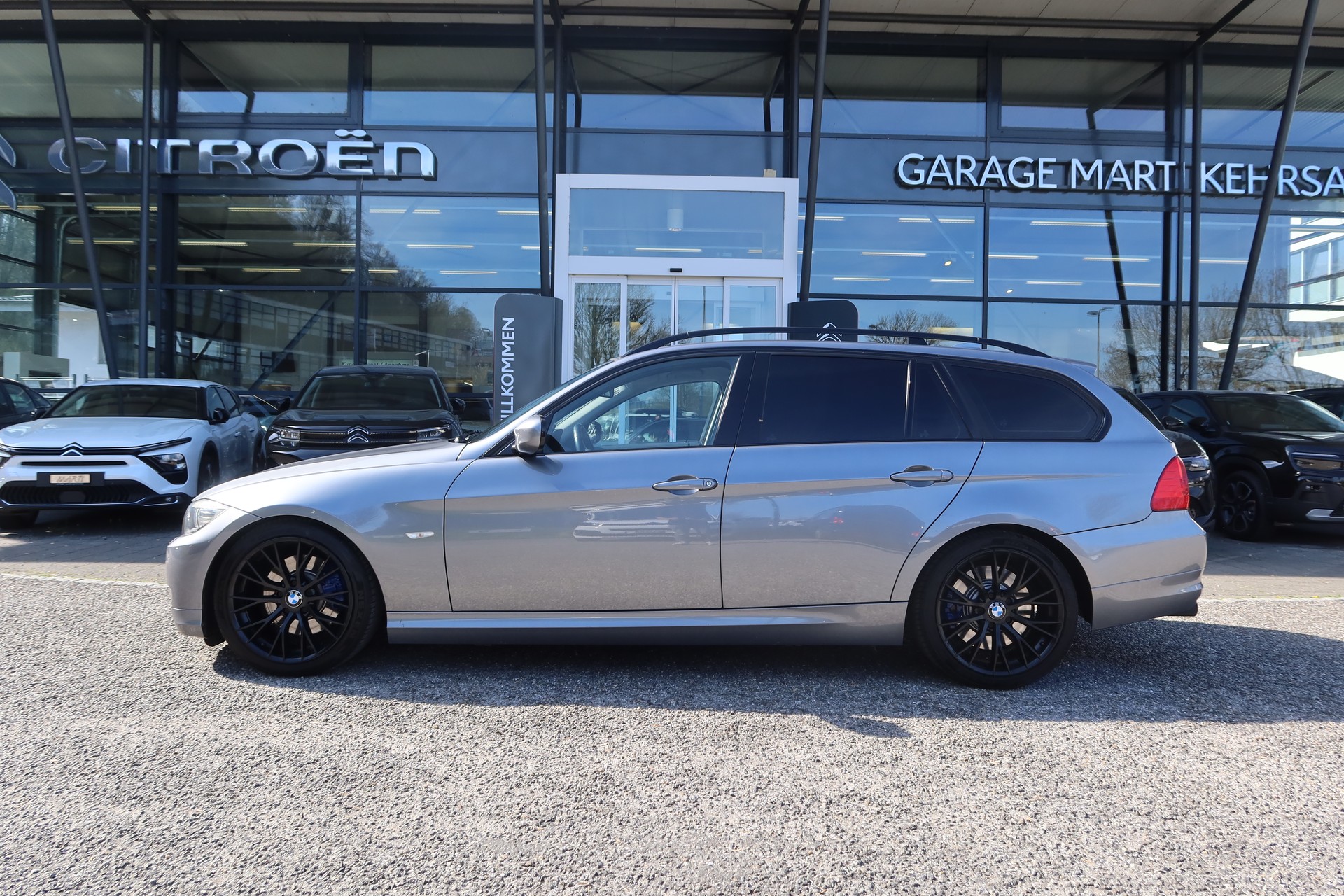 BMW 330d xDrive Touring-image-3
