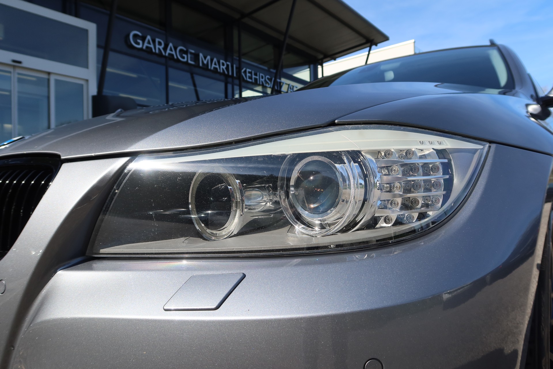 BMW 330d xDrive Touring-image-13