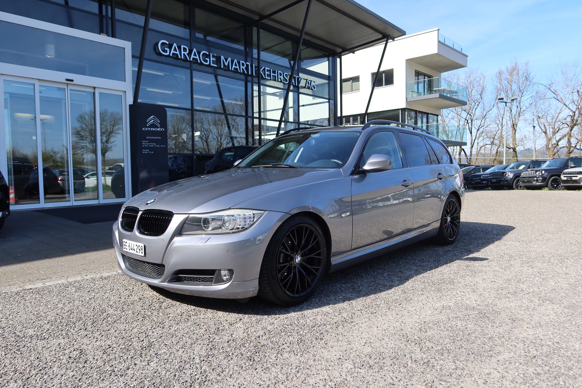 BMW 330d xDrive Touring-image-0