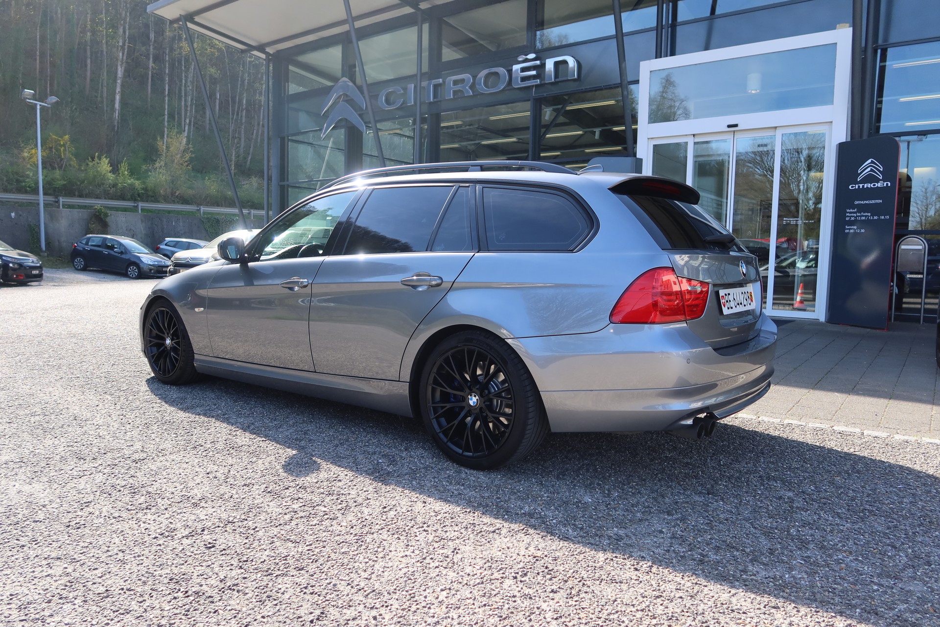 BMW 330d xDrive Touring-image-4