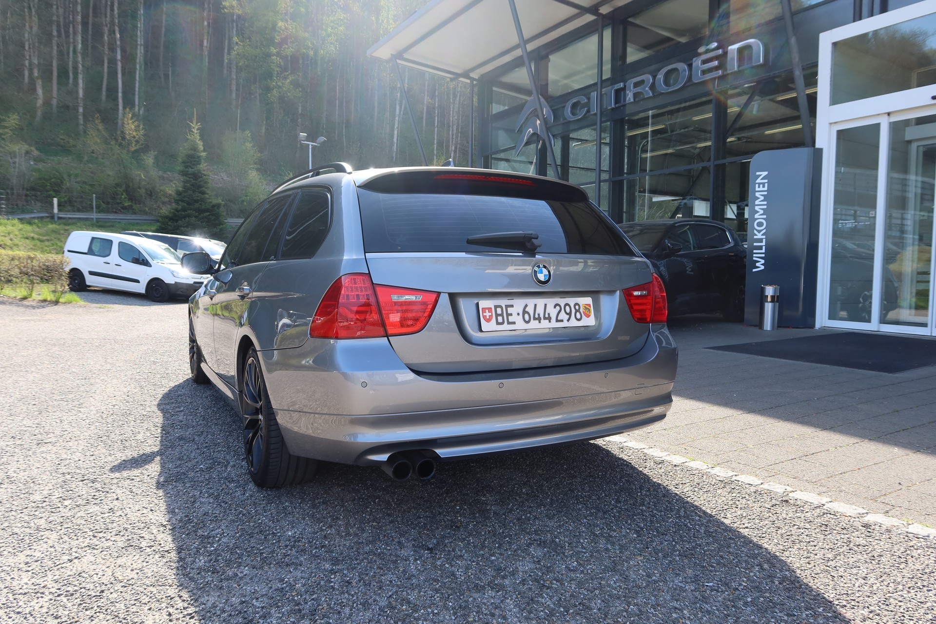 BMW 330d xDrive Touring-image-5