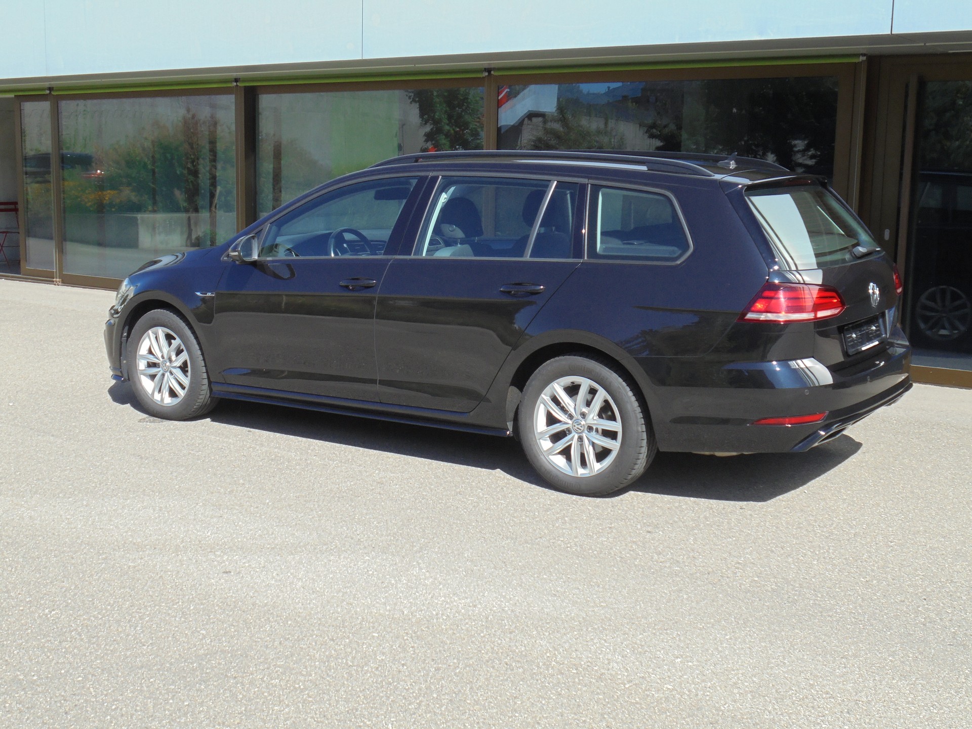 VW Golf Variant 2.0 TDI Comfortline DSG-image-3