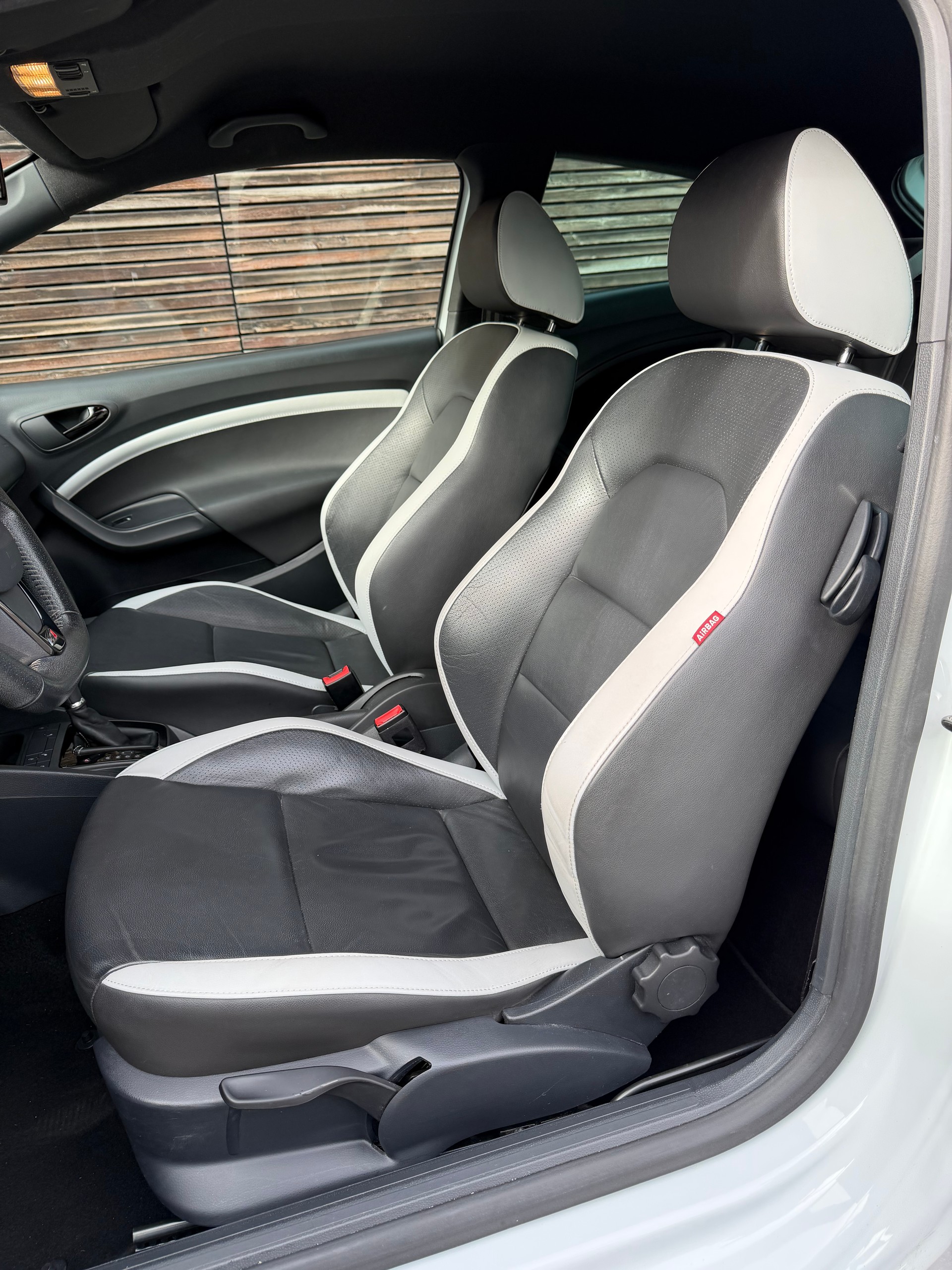 SEAT Ibiza SC 1.4 TSI Cupra DSG-image-6
