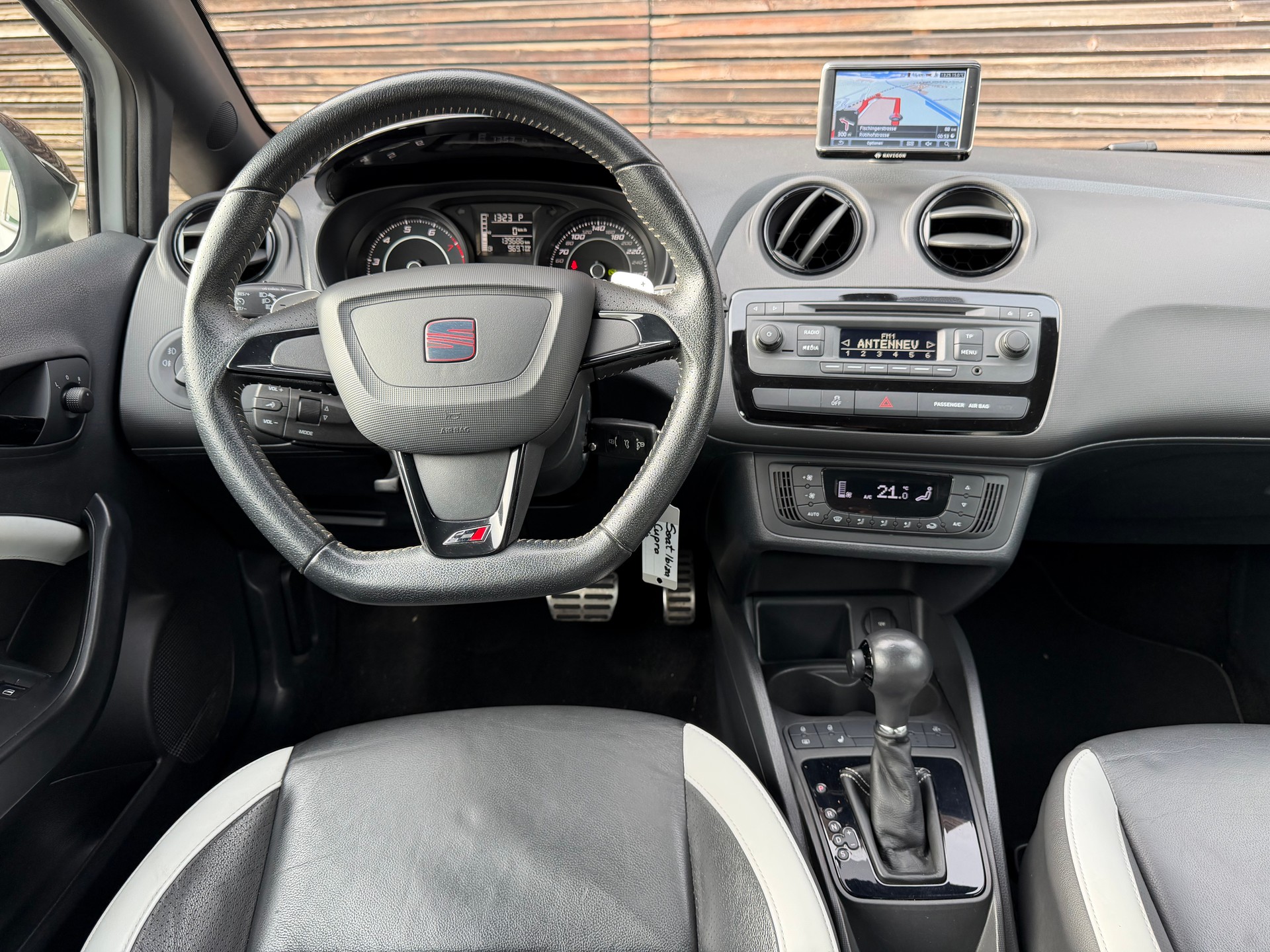 SEAT Ibiza SC 1.4 TSI Cupra DSG-image-5