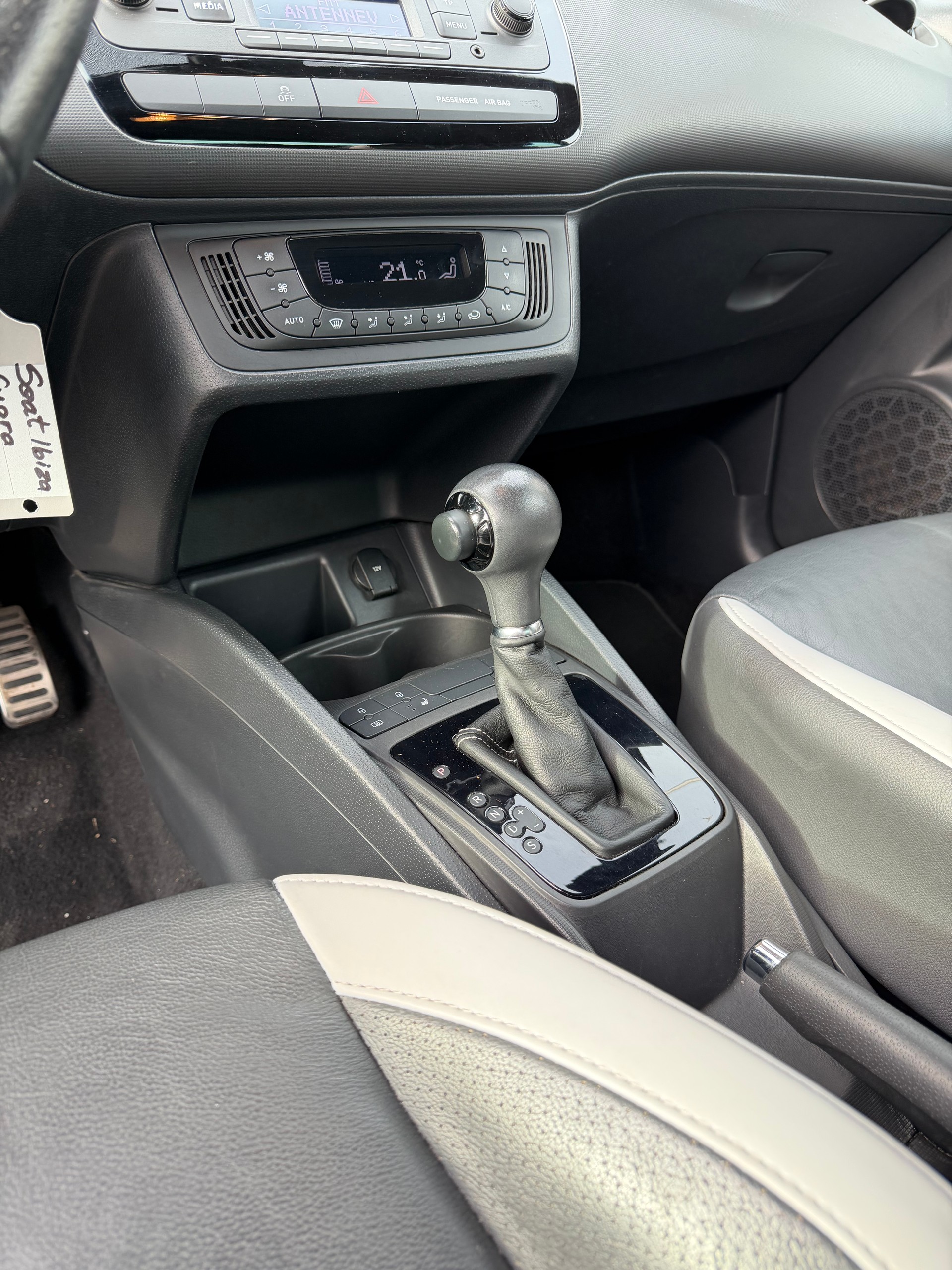 SEAT Ibiza SC 1.4 TSI Cupra DSG-image-9