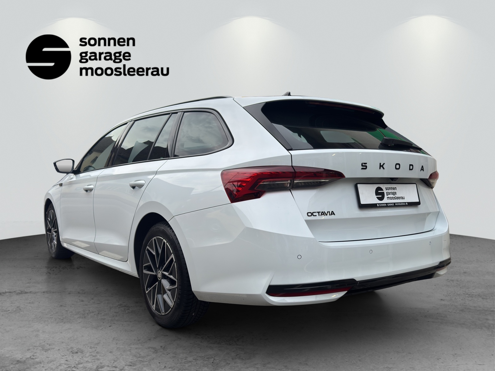 SKODA Octavia Combi 1.5 TSI mHEV DSG Sport Line-image-3